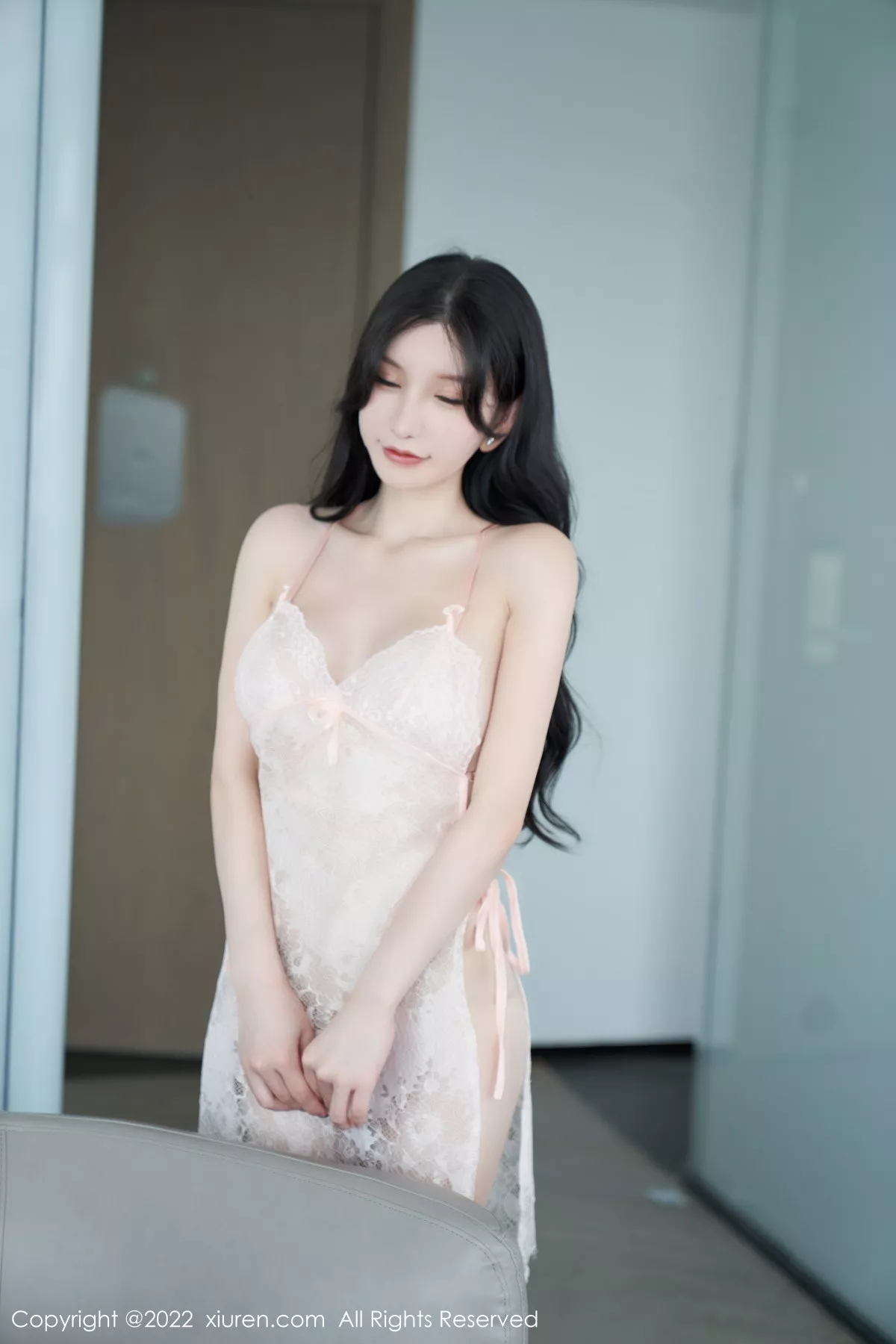 Xgyw.Org_XiuRen第5881期_女神周于希Sally心愿旅拍性感粉色长裙+白色薄纱惹火诱惑写真80P