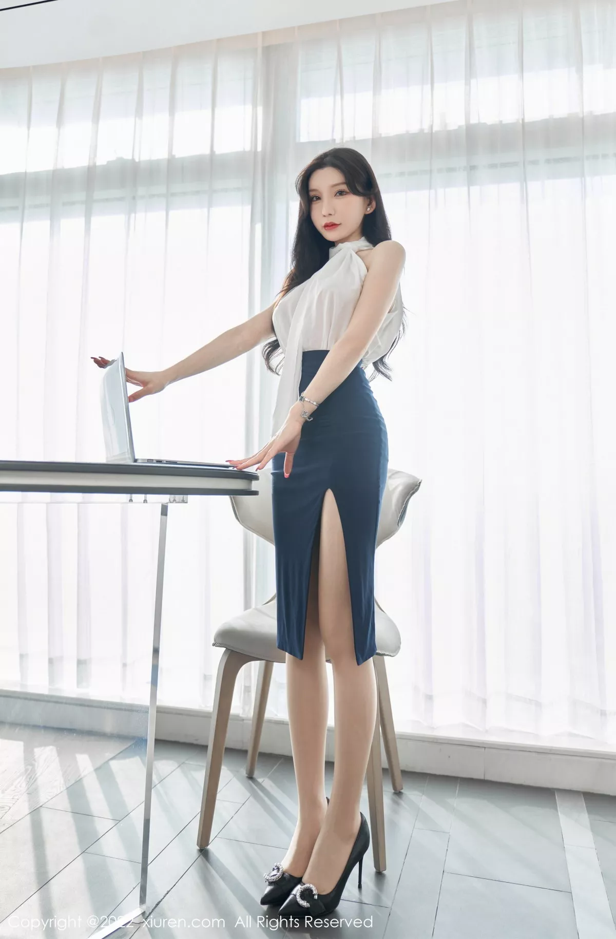 Xgyw.Org_XiuRen第5948_女神周于希Sally女秘书主题白色轻透衣配黑短裙秀翘臀诱惑写真70P