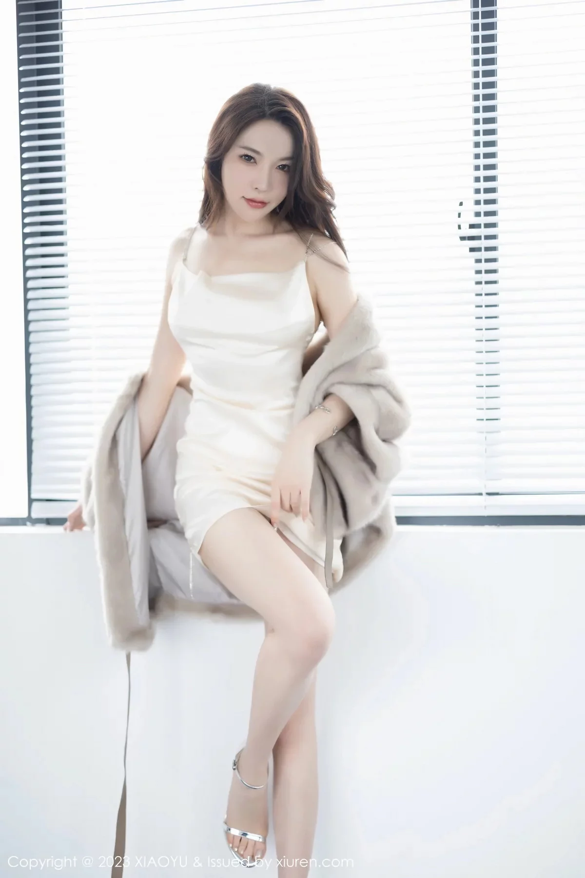 Xgyw.Org_[XiaoYu画语界]Vol.960_女神徐莉芝Booty性感米色吊带裙配原色丝袜秀娇美身段迷人写真85P