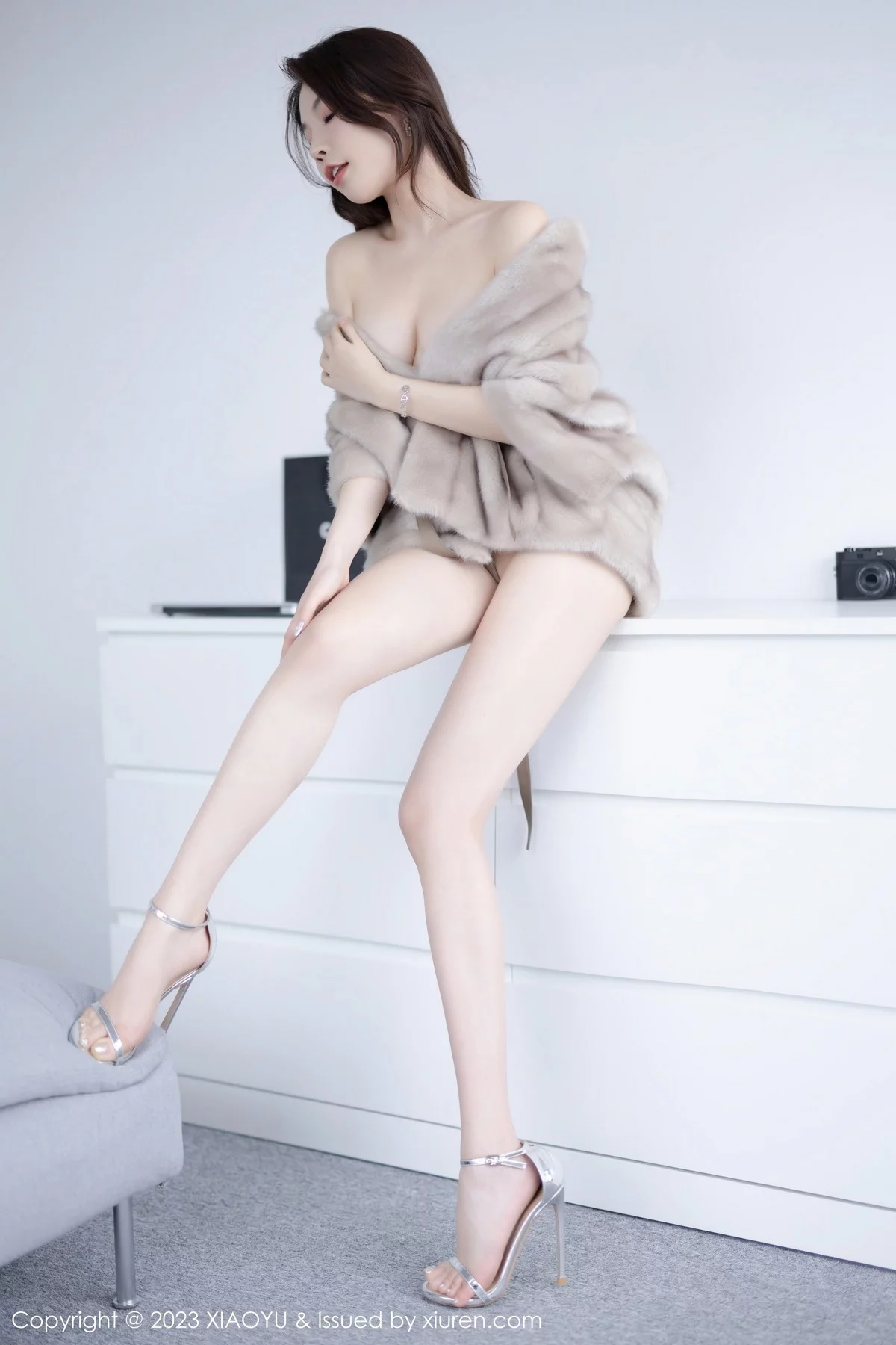 Xgyw.Org_[XiaoYu画语界]Vol.960_女神徐莉芝Booty性感米色吊带裙配原色丝袜秀娇美身段迷人写真85P