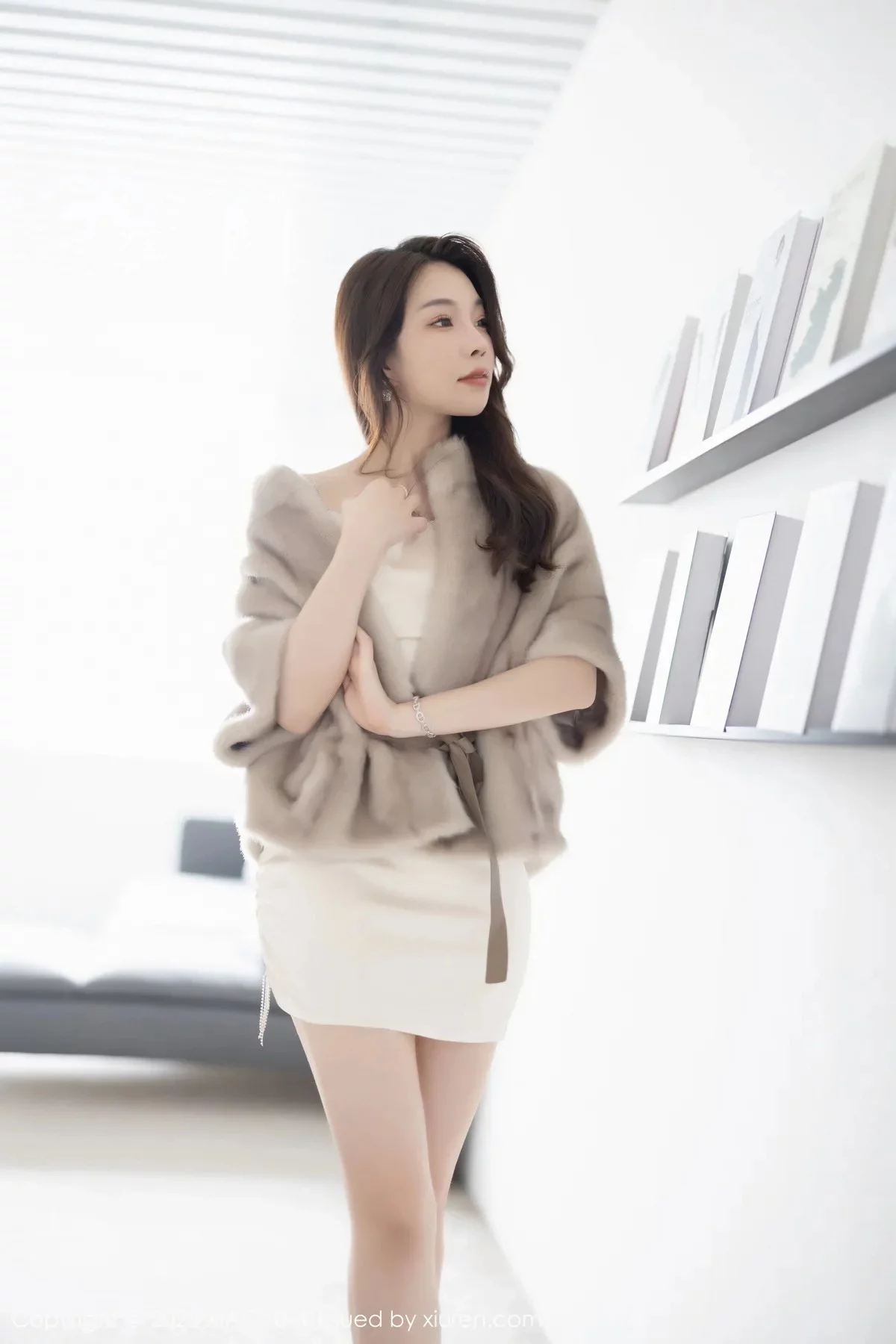 Xgyw.Org_[XiaoYu画语界]Vol.960_女神徐莉芝Booty性感米色吊带裙配原色丝袜秀娇美身段迷人写真85P