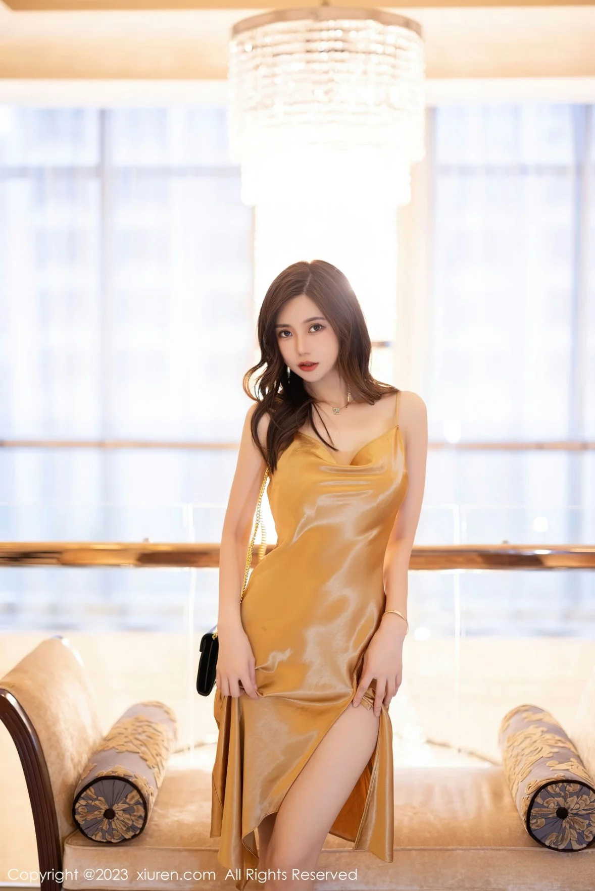 Xgyw.Org_XiuRen第6169期_女神绮里嘉ula性感土黄吊带长裙半撩秀翘臀美腿迷人诱惑写真102P