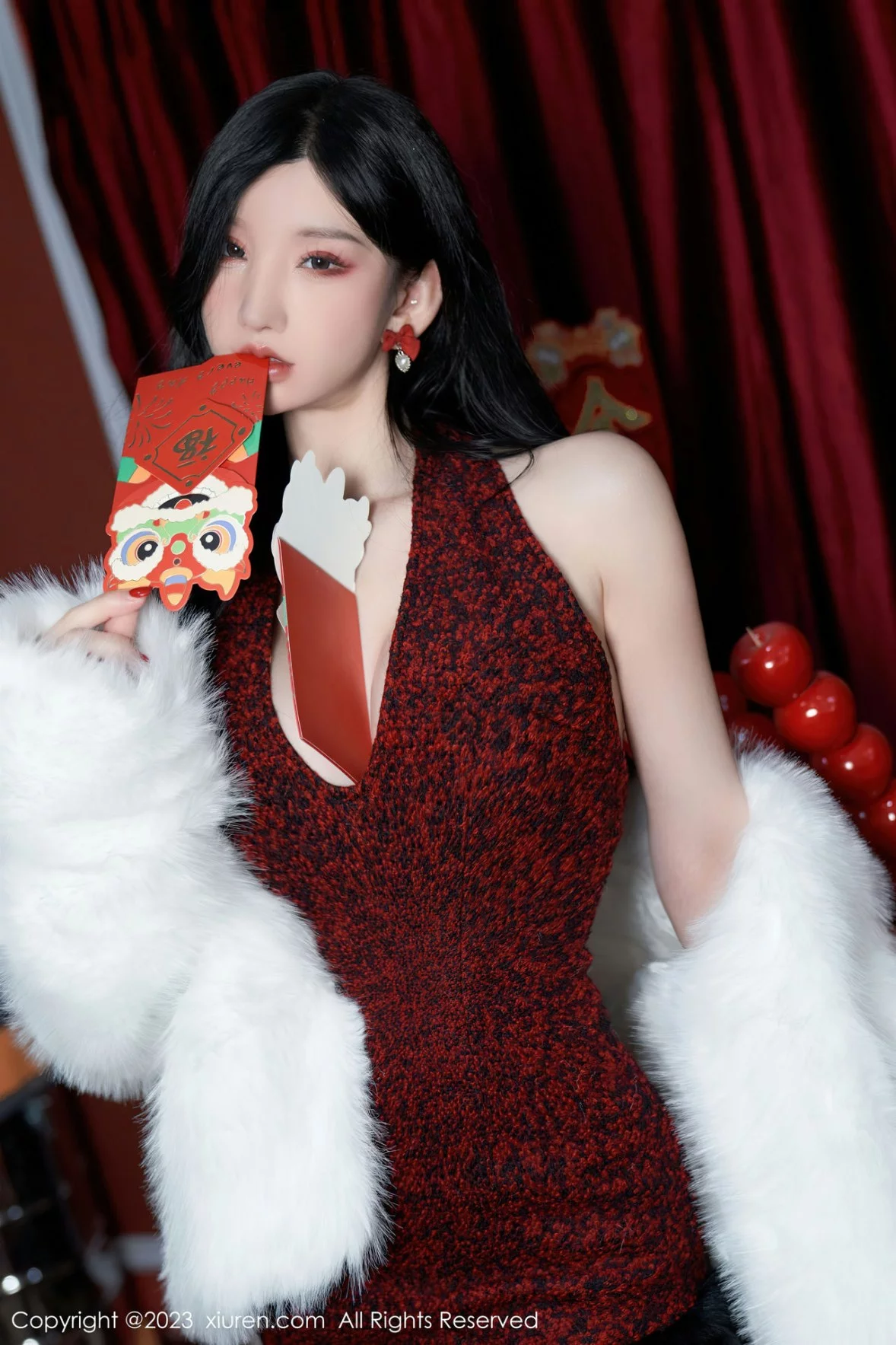 Xgyw.Org_XiuRen第6174期_女神周于希Sally新春主题低胸服饰配超薄黑丝秀完美身材诱惑写真85P