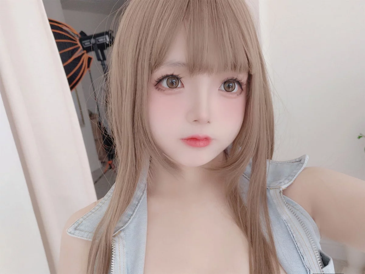 Xgyw.Org_Cosplay美女日奈娇牛仔姐姐主题脱牛仔短裤露白色蕾丝内裤秀翘臀诱惑写真66P