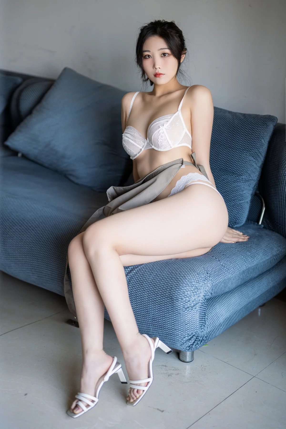 Xgyw.Org_网络美女汪知子围裙主题私房沙发半脱露性感白色蕾丝内衣秀完美身材诱惑写真40P