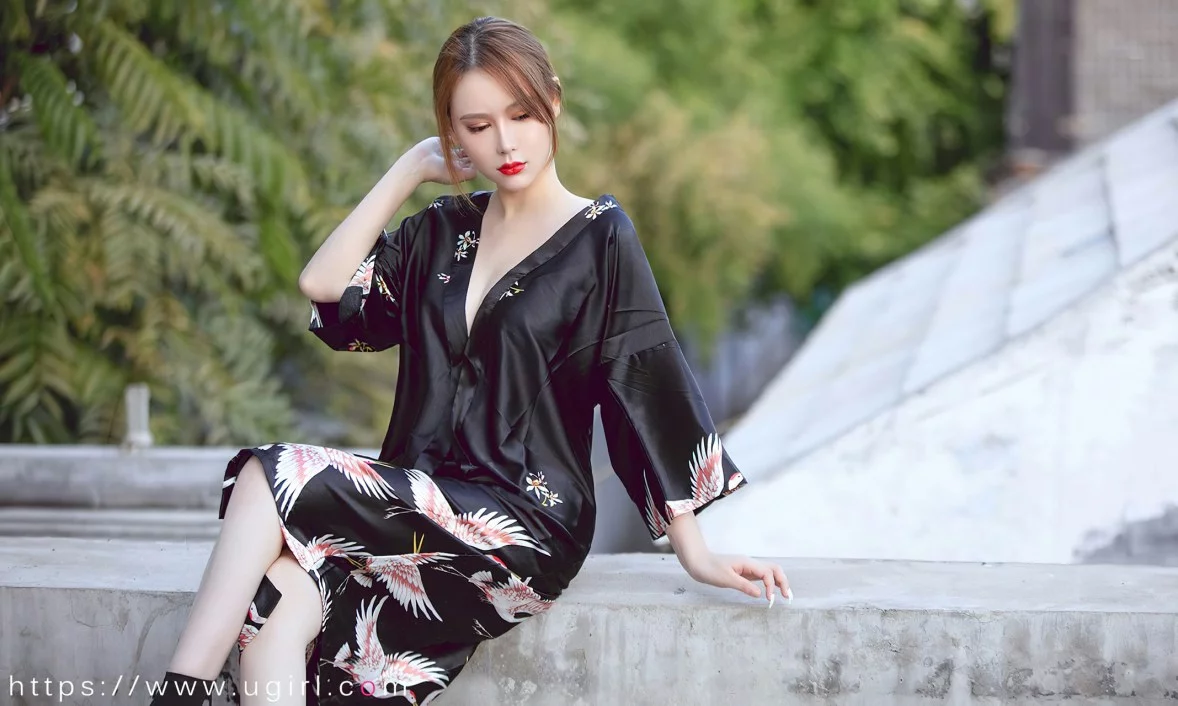 Xgyw.Org_[Ugirls爱尤物]No.2529_模特Coral私房性感多套服饰系列秀曼妙身姿迷人诱惑写真35P