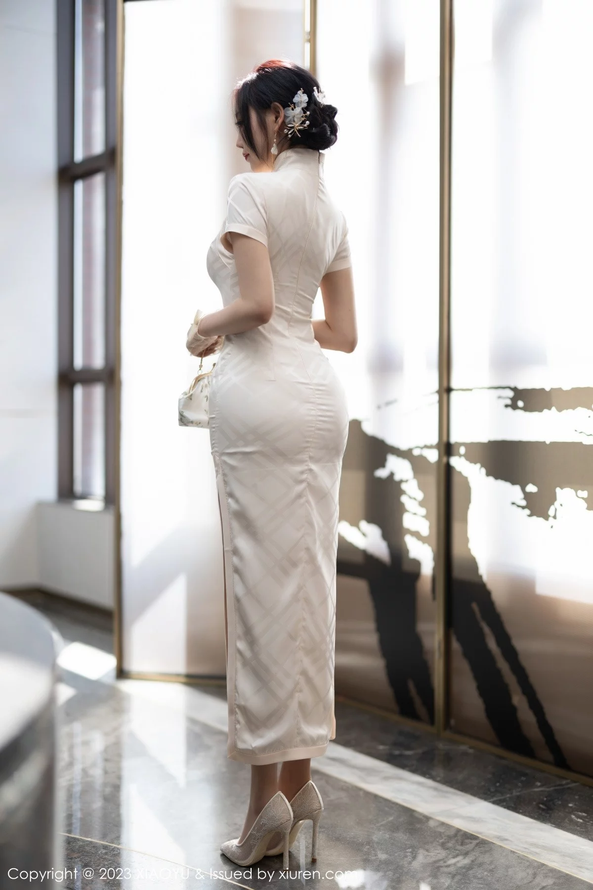 Xgyw.Org_[XiaoYu画语界]Vol.978_女神杨晨晨Yome性感白色典雅旗袍配白丝袜秀丰腴身材诱惑写真85P
