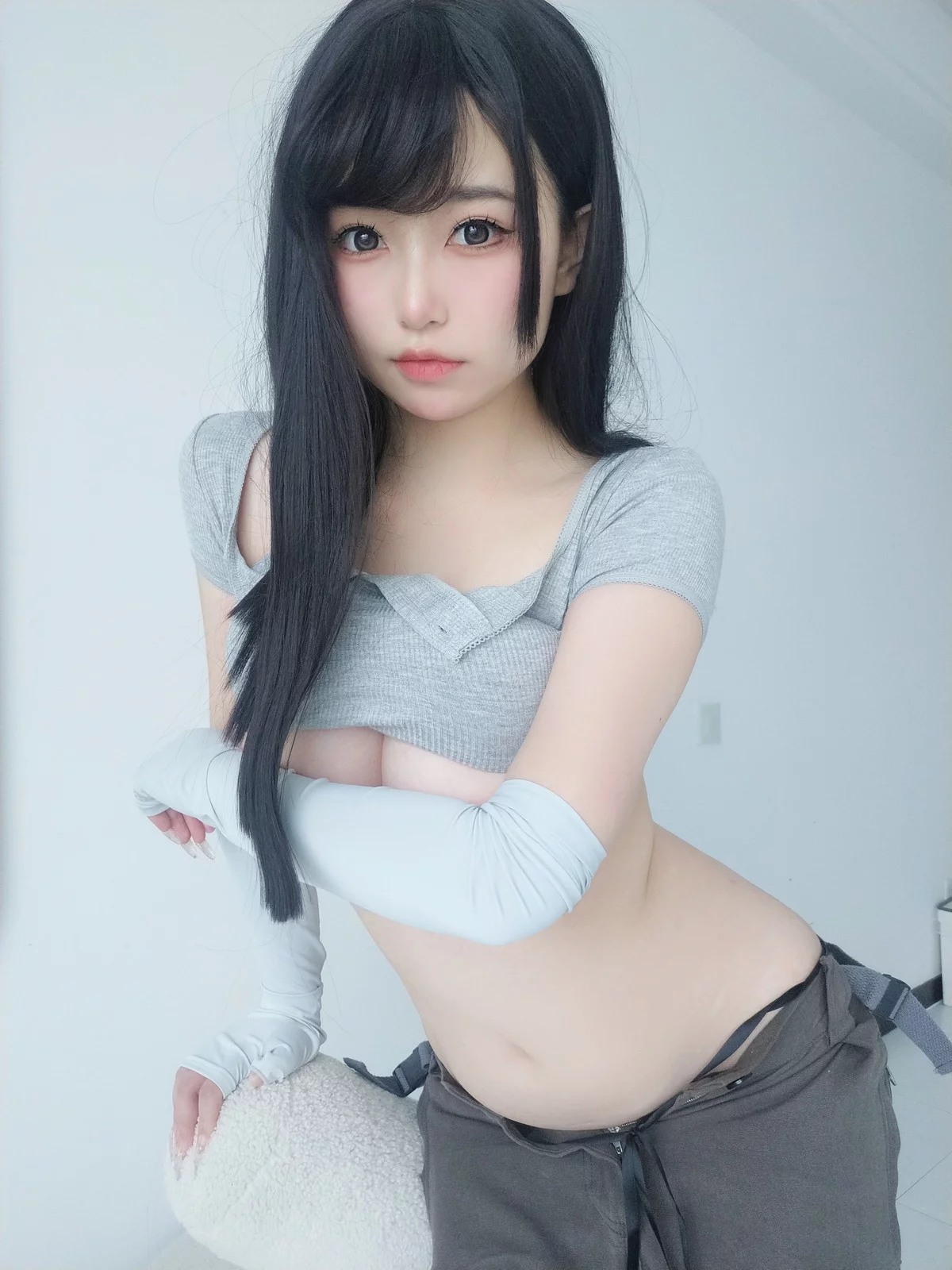 Xgyw.Org_Coser妹子女主K喜欢这样的K吗主题灰色半截上衣配宽松短裤秀完美身材诱惑写真46P