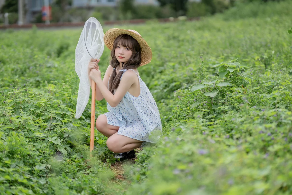 Xgyw.Org_网络美女花铃田野间主题户外草帽美少女性感吊带露三点式内衣甜美迷人写真39P