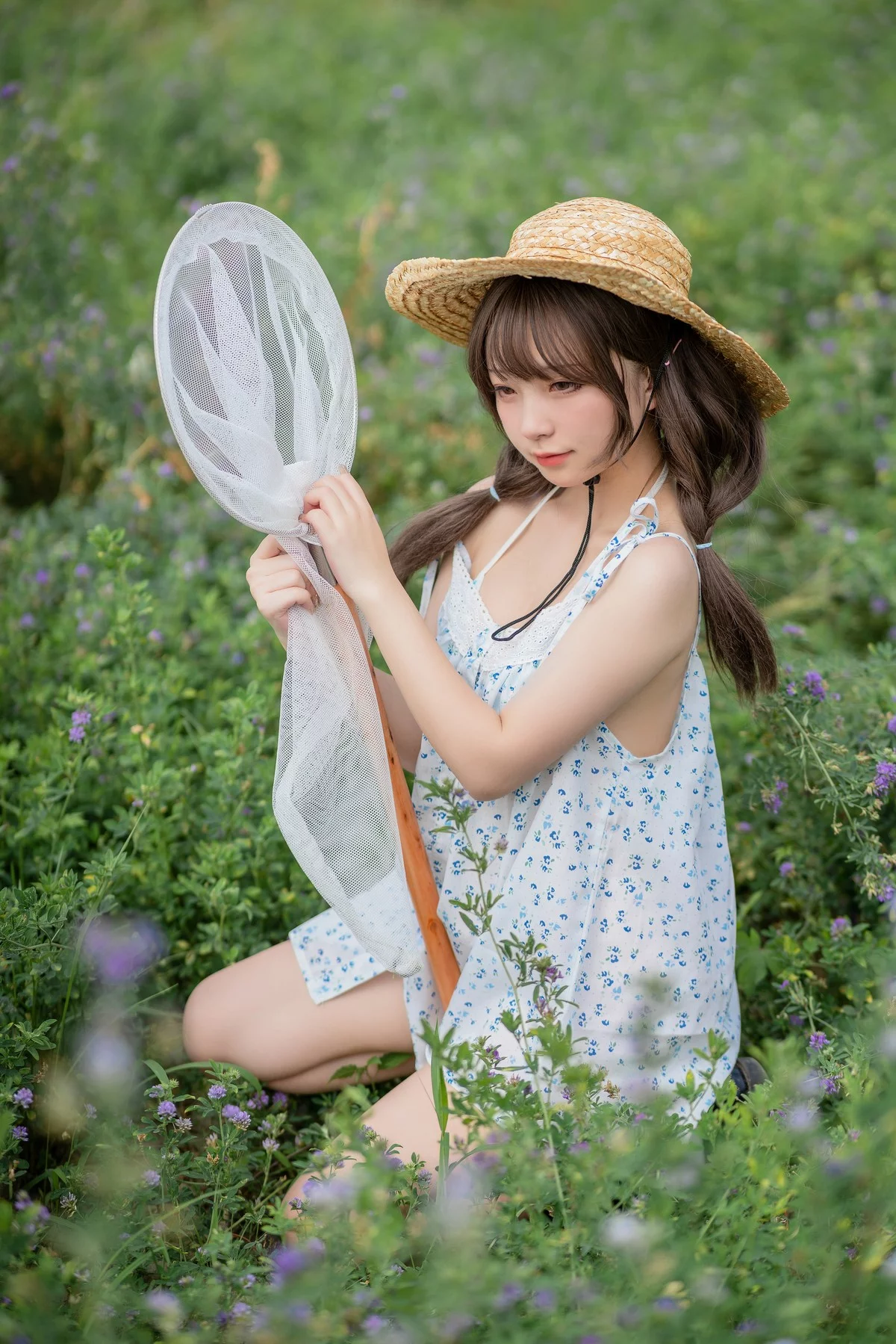 Xgyw.Org_网络美女花铃田野间主题户外草帽美少女性感吊带露三点式内衣甜美迷人写真39P