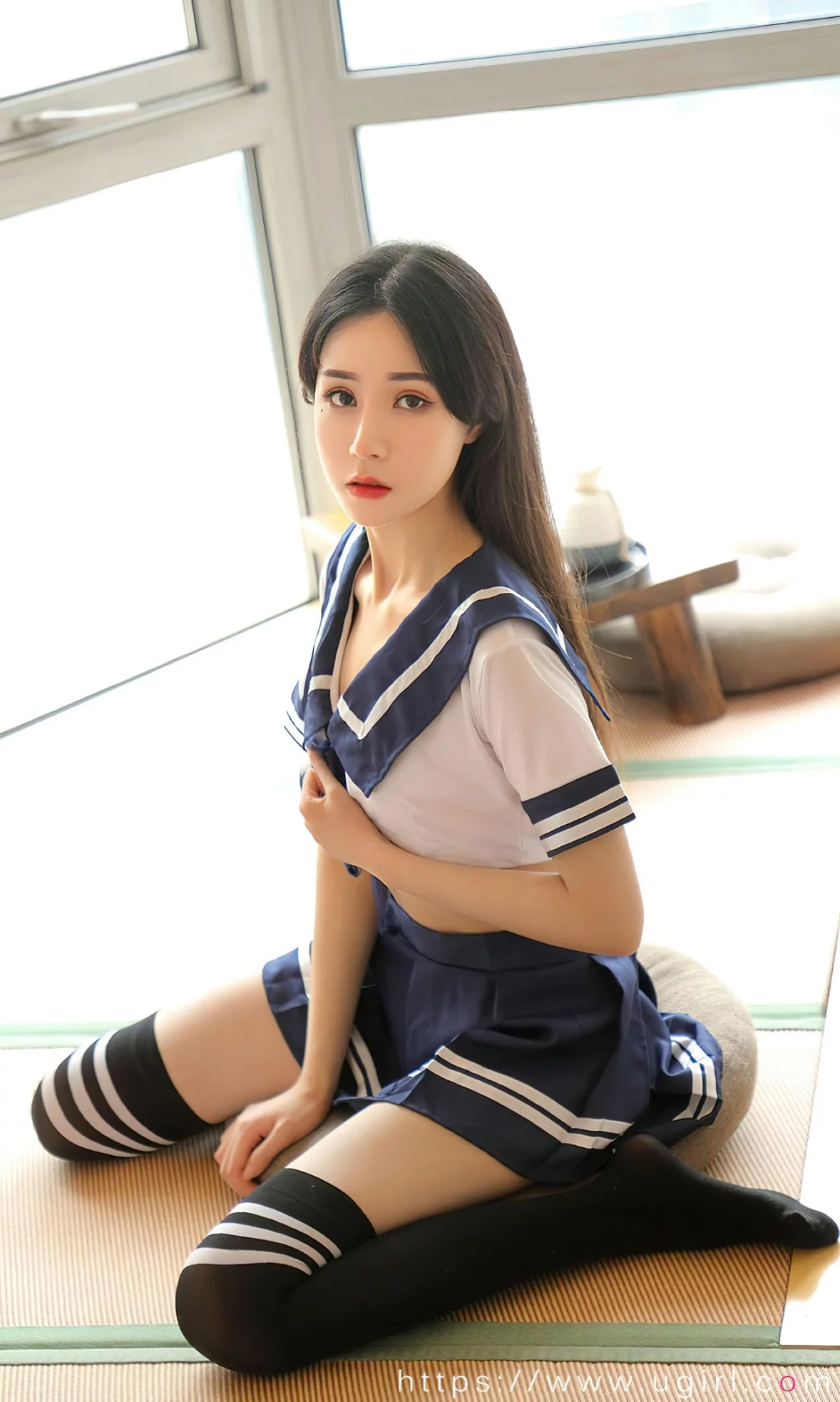 Xgyw.Org_[Ugirls爱尤物]No.2524_模特茯苓私房性感学生制服配黑丝袜秀曼妙身姿迷人诱惑写真35P