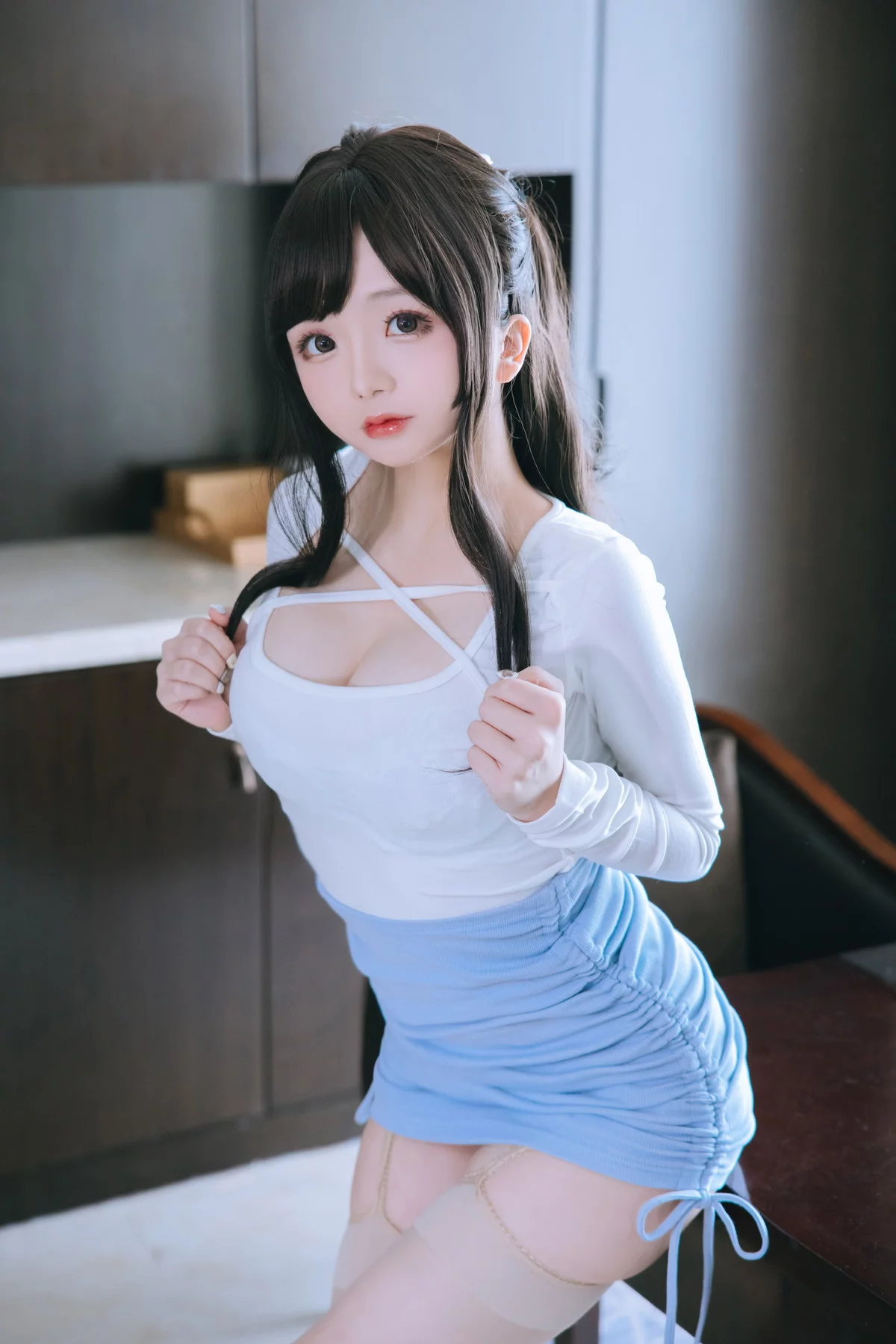 Xgyw.Org_Cosplay美女日奈娇私人秘书主题性感白上衣配蓝短裙肉丝吊袜秀丰满身材诱惑写真105P
