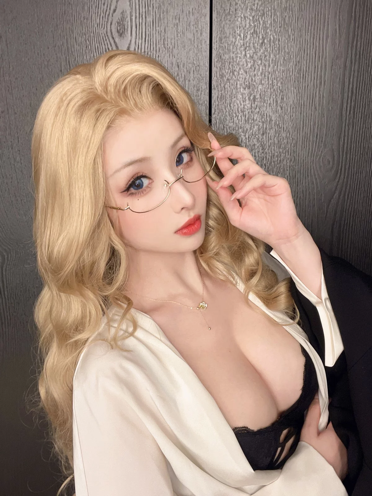 Xgyw.Org_网络美女rioko凉凉子女上司单人版主题性感白T配黑短裙露超薄黑丝秀翘臀诱惑写真55P