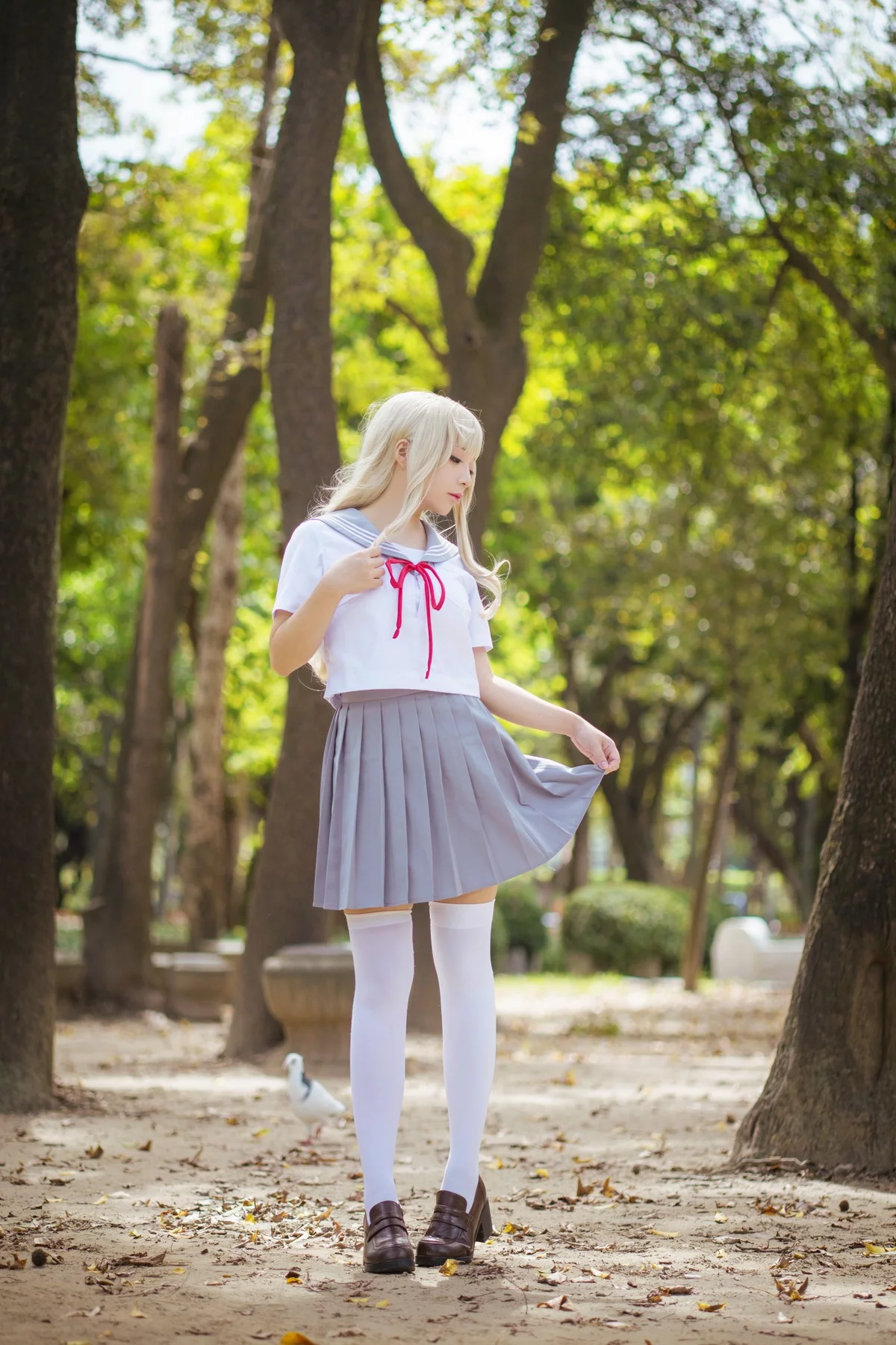Xgyw.Org_Coser美女叫我千寻大人天使与恶魔主题户外性感学生制服配白丝袜迷人诱惑写真45P