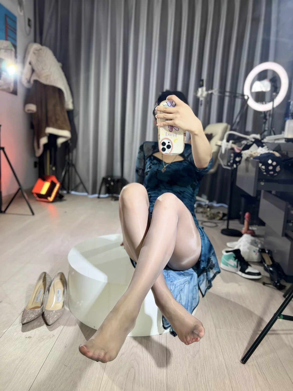 Xgyw.Org_抖音网红一只霸王兽微蜜圈主题私房性感多套服饰自拍超薄丝袜秀美腿诱惑写真210P
