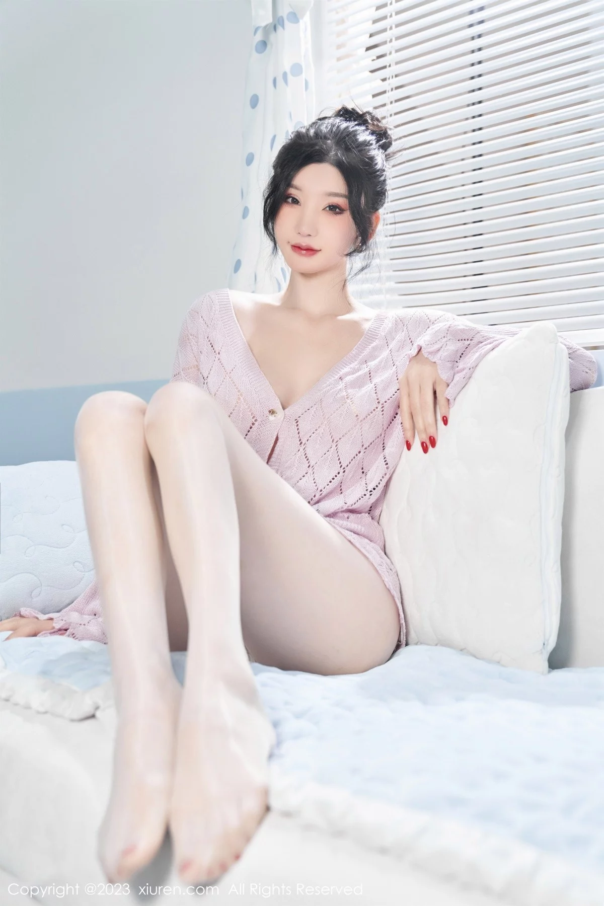 Xgyw.Org_XiuRen第6580期_女神周于希Sally性感粉色服饰配超薄肉丝半脱露豪乳遮点诱惑写真80P
