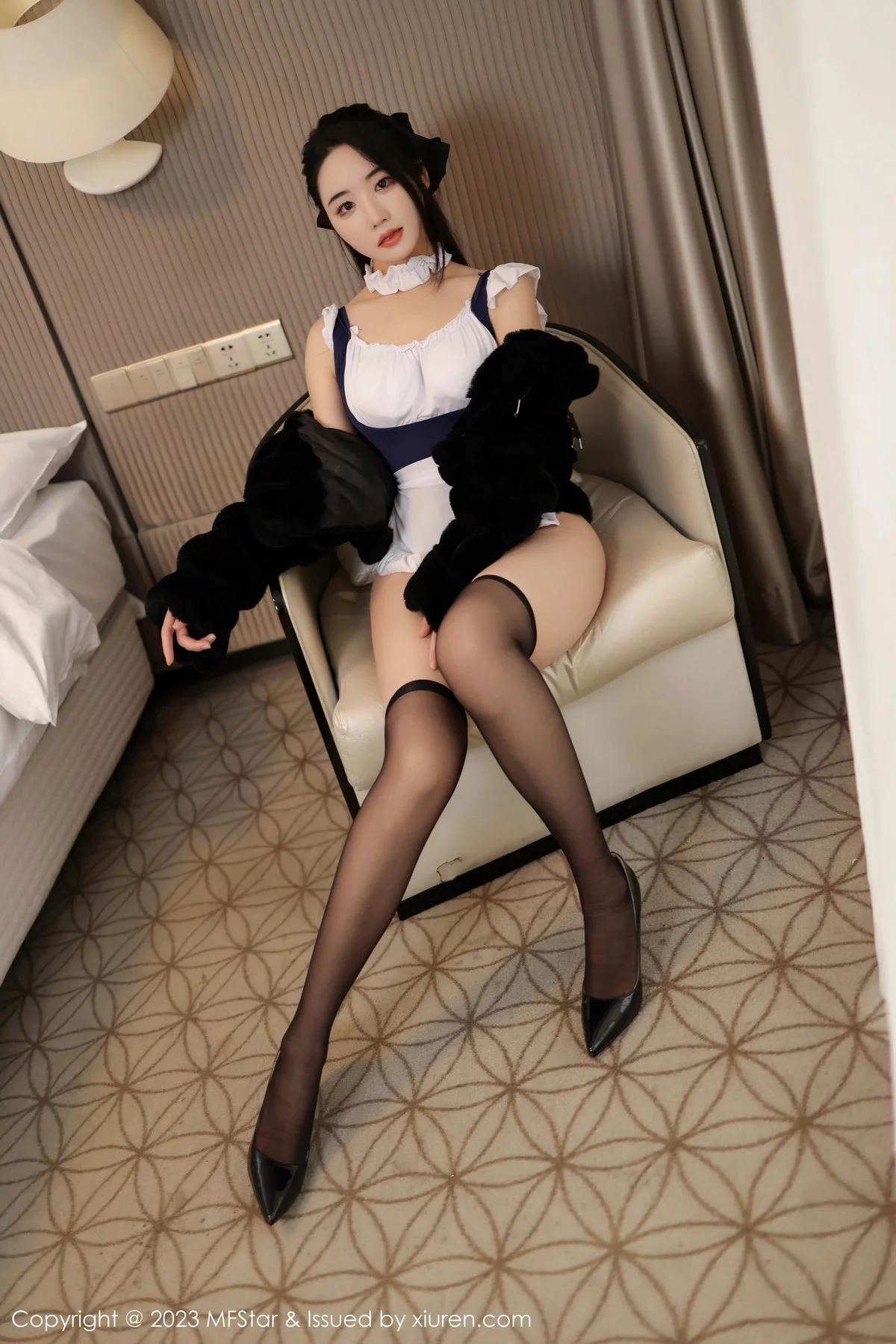 Xgyw.Org_[MFStar模范学院]Vol.609_模特汐汐爱吃草莓黑白拼色女仆服配黑丝袜秀丰腴美臀诱惑写真71P