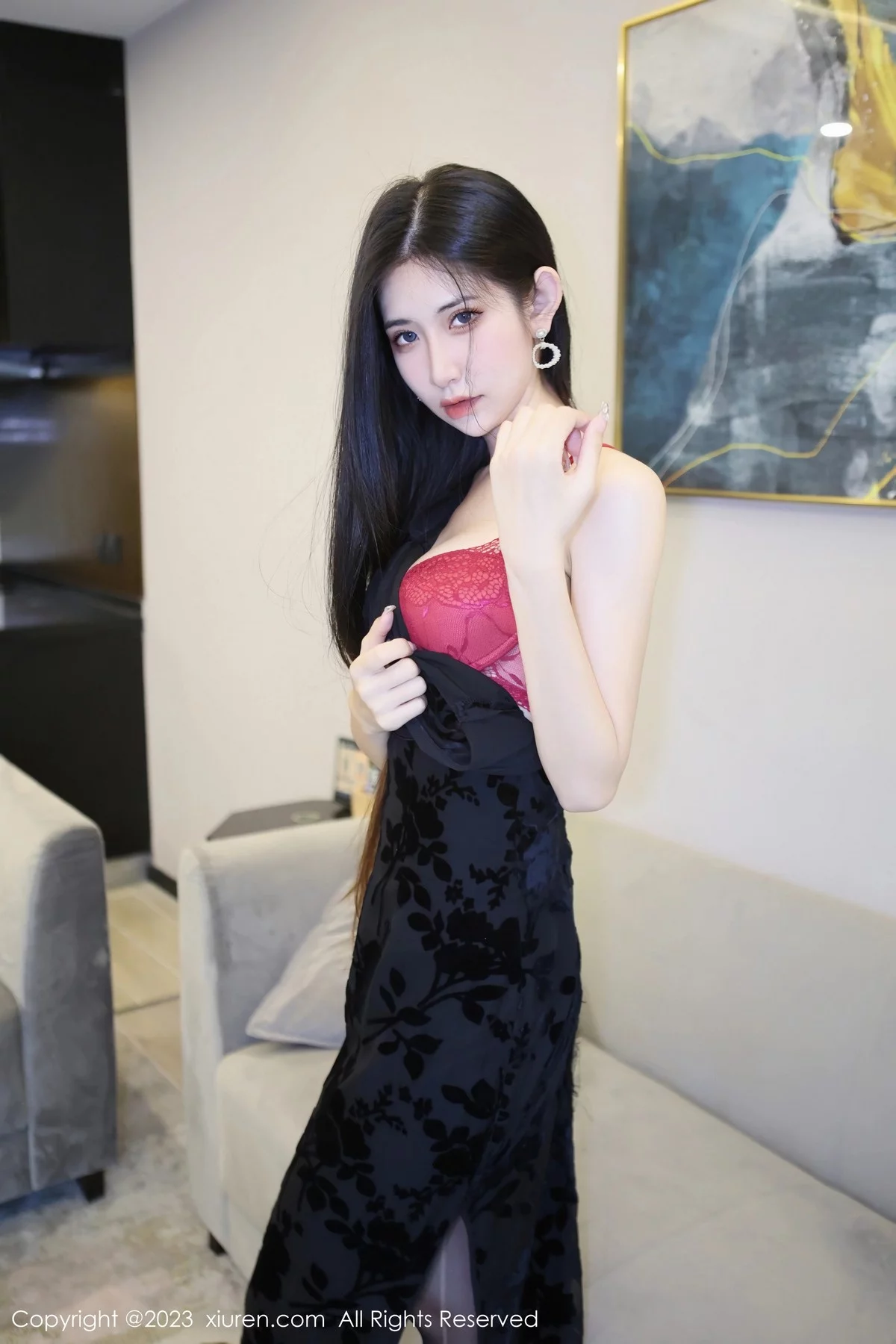 Xgyw.Org_XiuRen第6583期_模特依娜Yina黑色短款旗袍露红色蕾丝内衣配开档黑丝诱惑写真82P