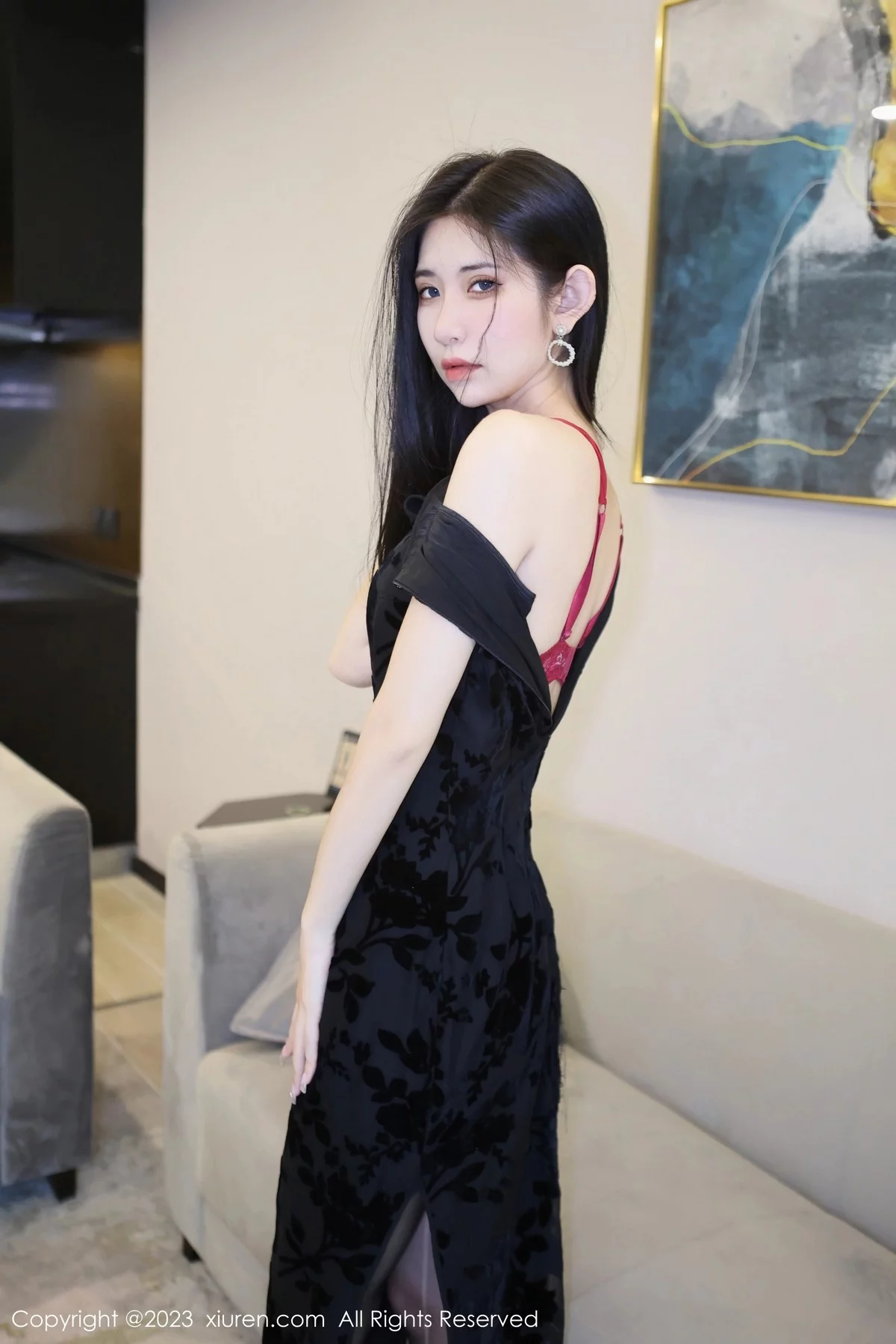 Xgyw.Org_XiuRen第6583期_模特依娜Yina黑色短款旗袍露红色蕾丝内衣配开档黑丝诱惑写真82P