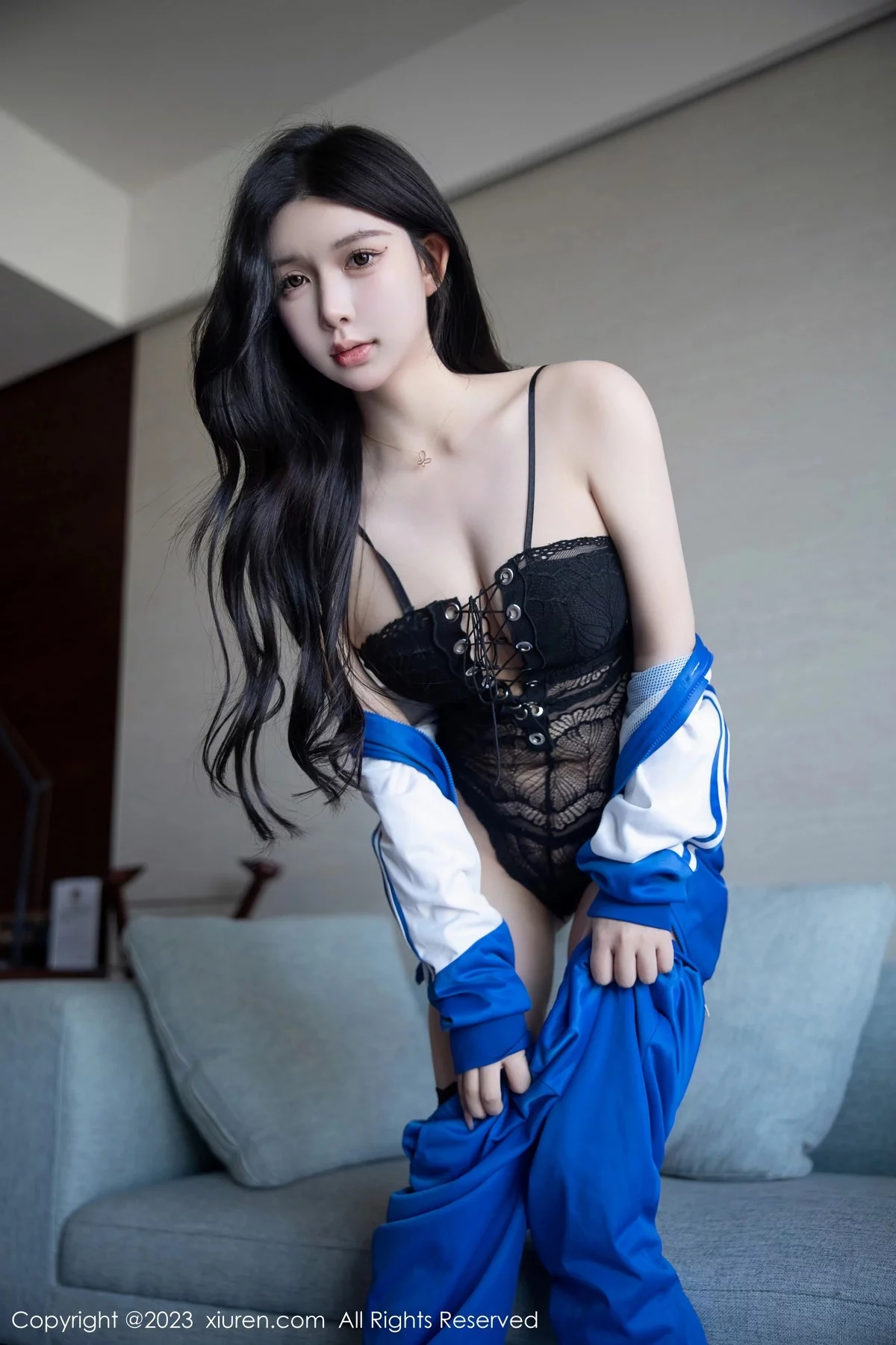 Xgyw.Org_XiuRen第6660期_模特林珊珊性感蓝色运动服露黑色情趣内衣秀惹火身材诱惑写真101P