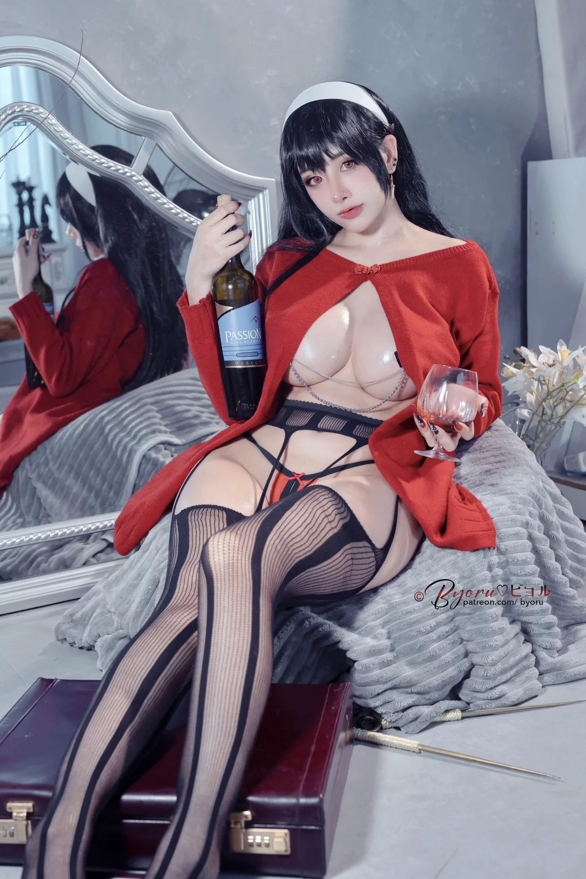 Xgyw.Org_日本性感萝莉Byoru-Yor Forger主题红色针织上衣配黑丝吊袜露豪乳遮点诱惑写真49P