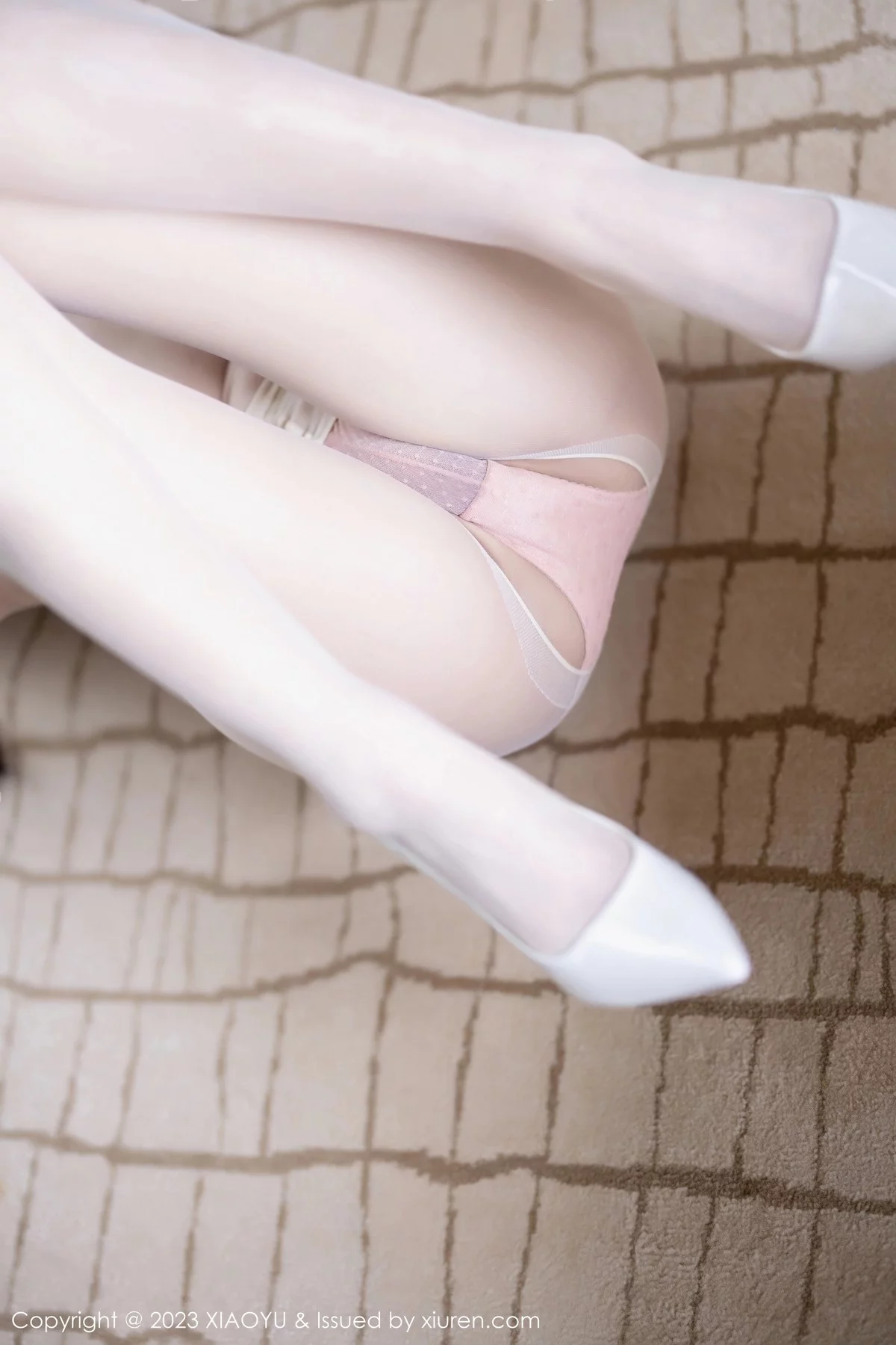 Xgyw.Org_[XiaoYu画语界]Vol.1025_女神王馨瑶yanni白色条纹上衣配深蓝色短裙秀曼妙身姿诱惑写真85P