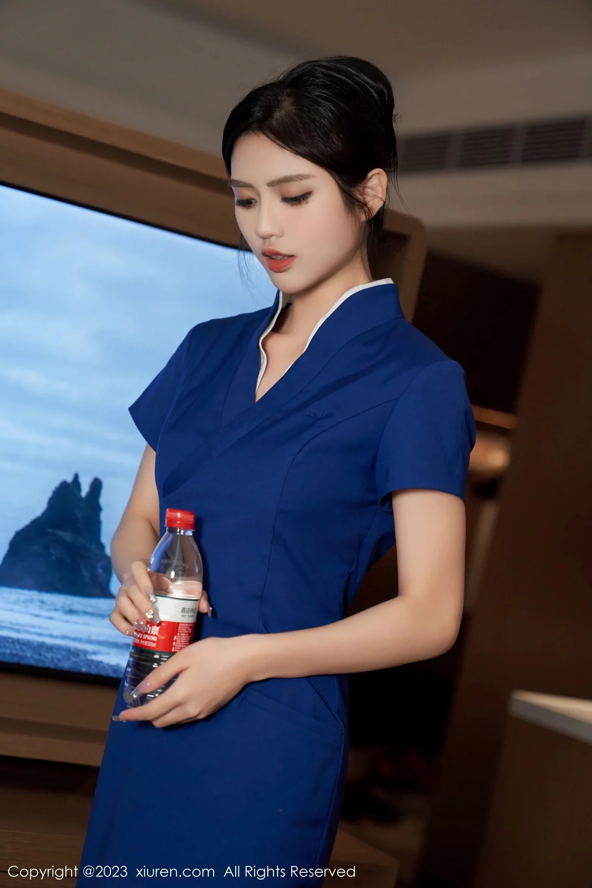 Xgyw.Org_XiuRen第6720期_模特浅浅Danny深蓝技师制服+红色高开叉服秀曼妙身姿诱惑写真102P