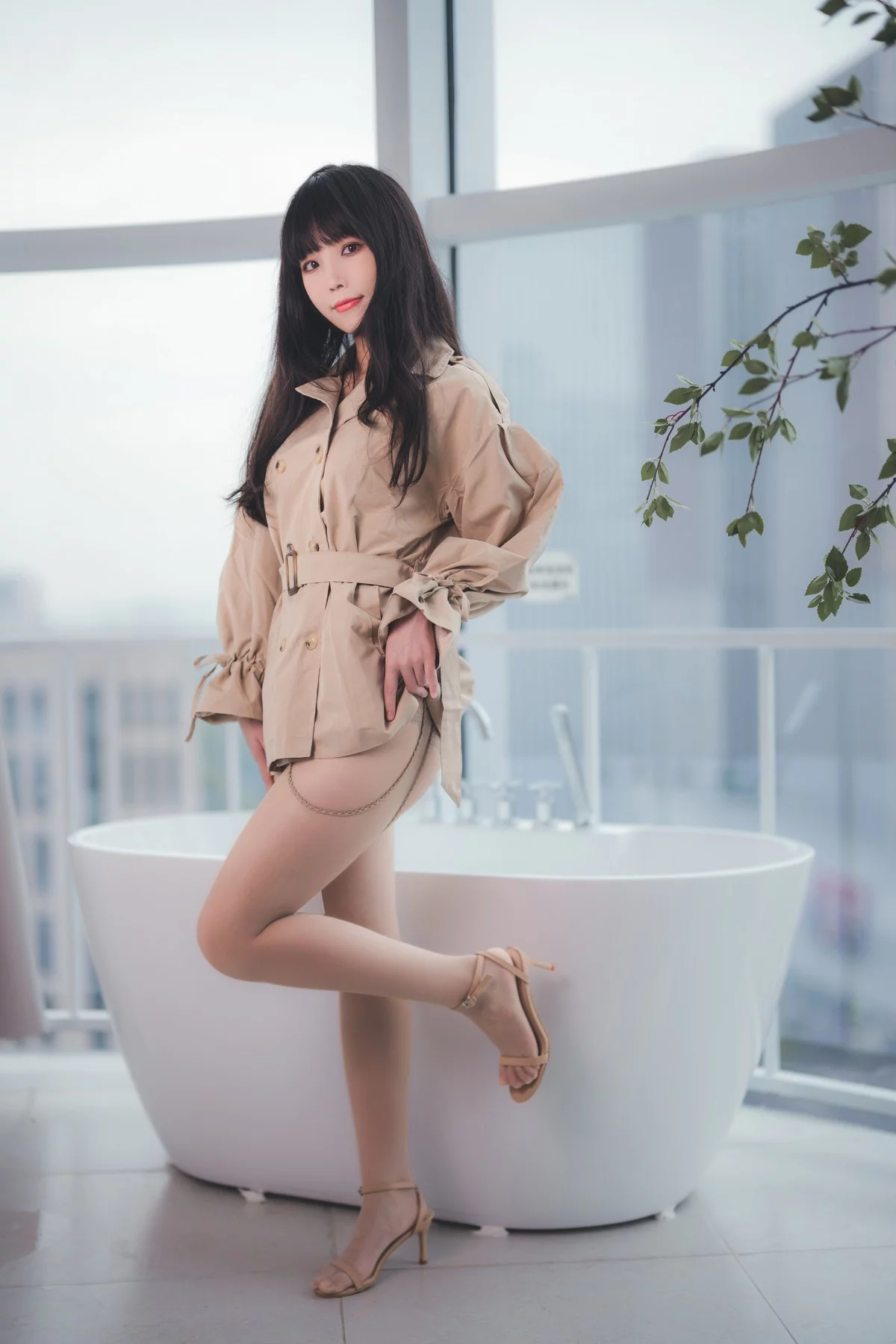 Xgyw.Org_网络美女汪知子风衣主题私房浴室脱风衣露性感蕾丝内衣配开档肉丝完美诱惑写真52P