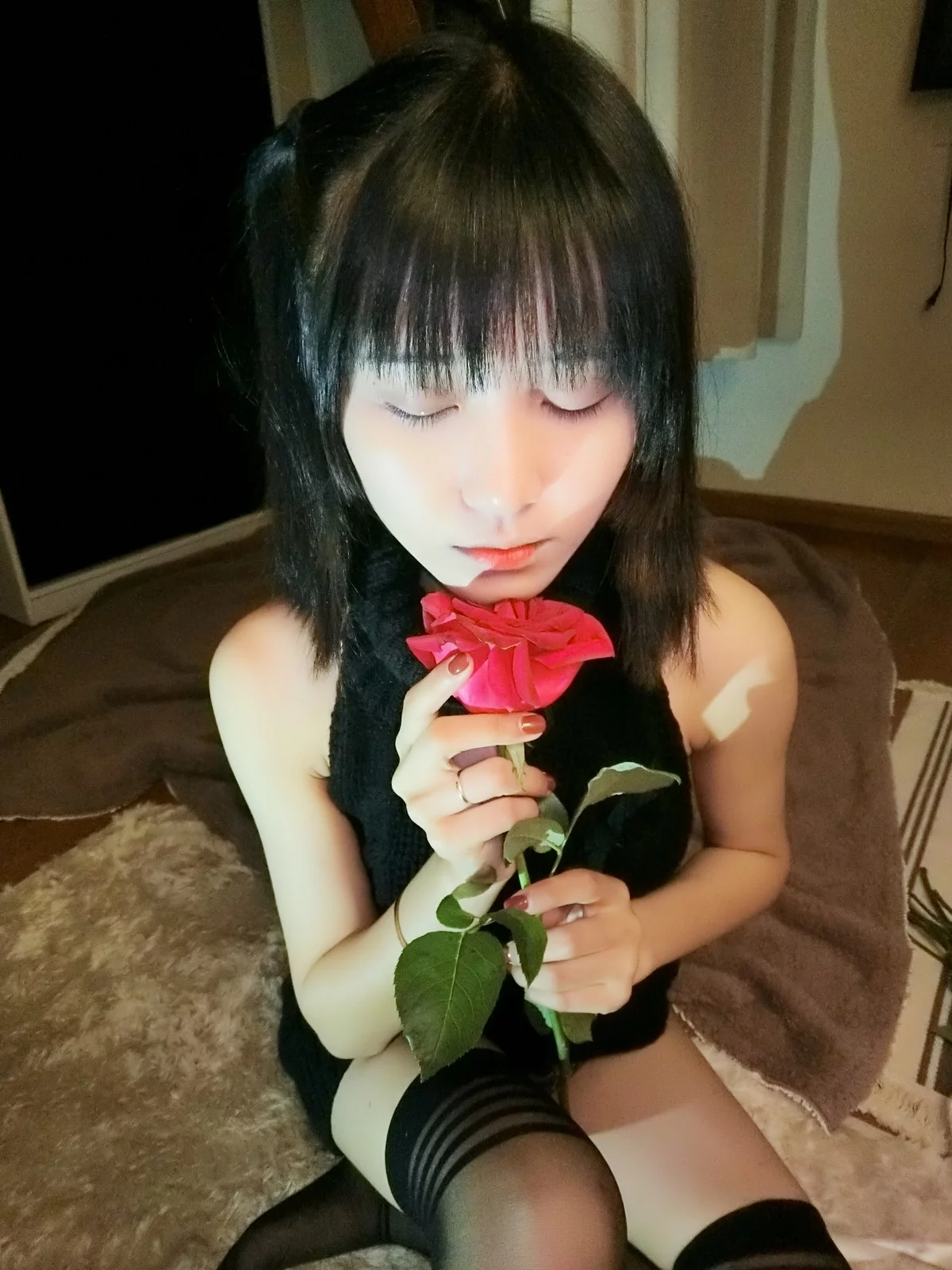 Xgyw.Org_Coser美女布丁大法毛衣黑丝主题私房性感黑色露背毛衣配黑丝袜秀美腿诱惑写真30P