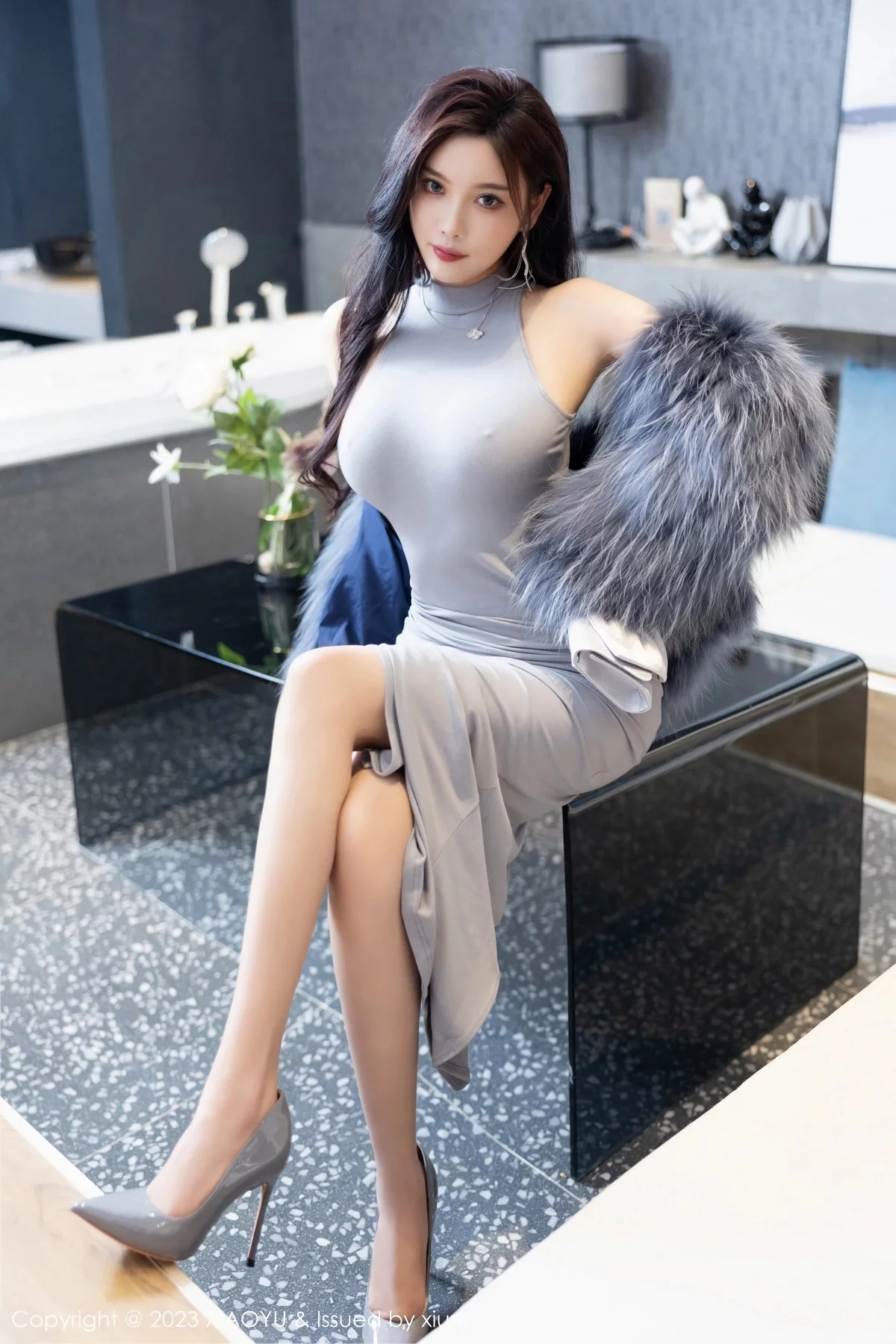 Xgyw.Org_[XiaoYu画语界]Vol.1051_女神杨晨晨Yome性感灰色真空连衣长裙秀完美丰腴身材诱惑写真87P
