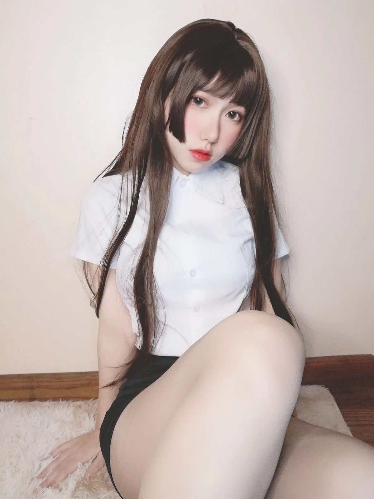Xgyw.Org_网红美女yuzukitty柚子猫醉酒小秘书主题性感白T配黑短裙露蕾丝内衣诱惑写真52P