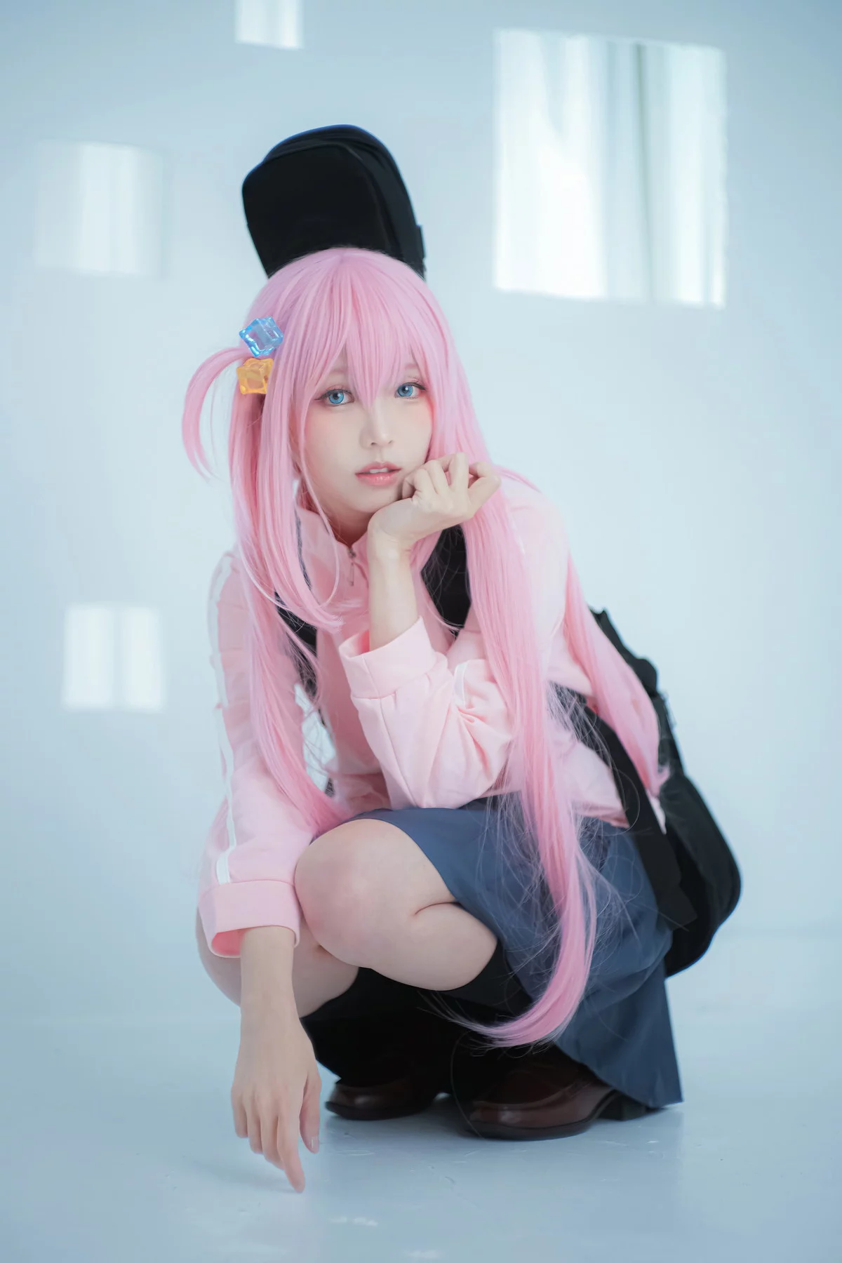 Xgyw.Org_Coser妹子Ely_eee-2023.May D-Hitori Goto主题脱粉色外衣露性感白色内衣诱惑写真31P