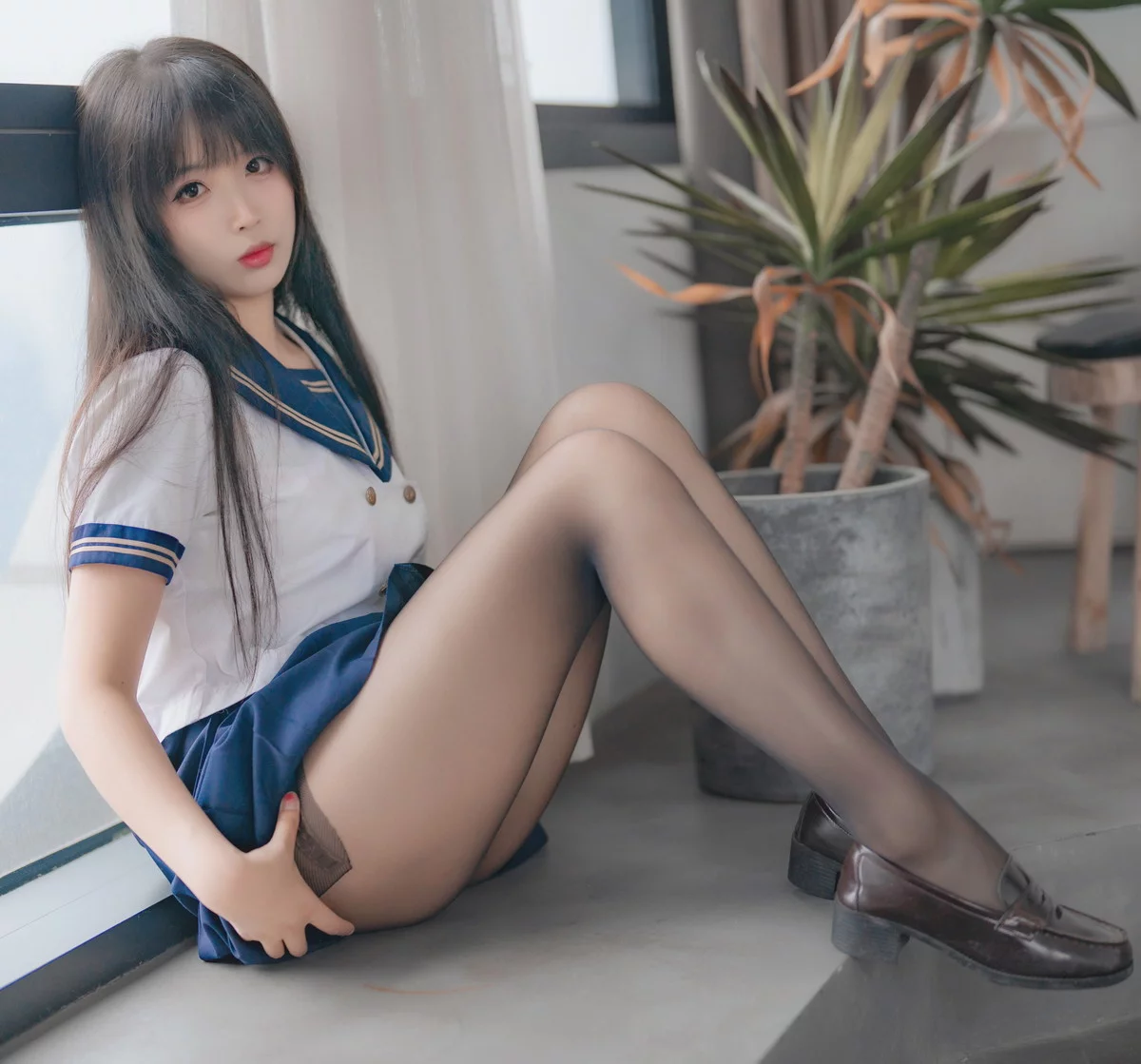 Xgyw.Org_网络美女轩萧学姐舰长黑丝JK主题私房性感JK制服配超薄黑丝秀美腿迷人写真32P