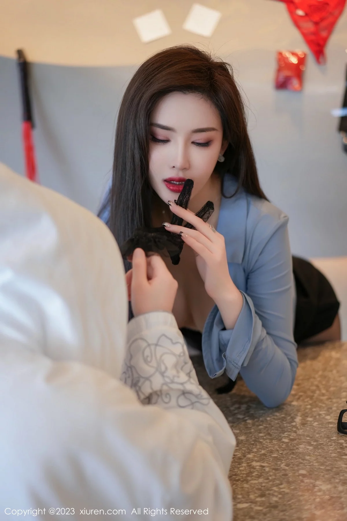 Xgyw.Org_XiuRen第7095期_女神Carol周妍希蓝衬衫配黑短裙露开档黑丝秀翘臀美腿诱惑写真76P