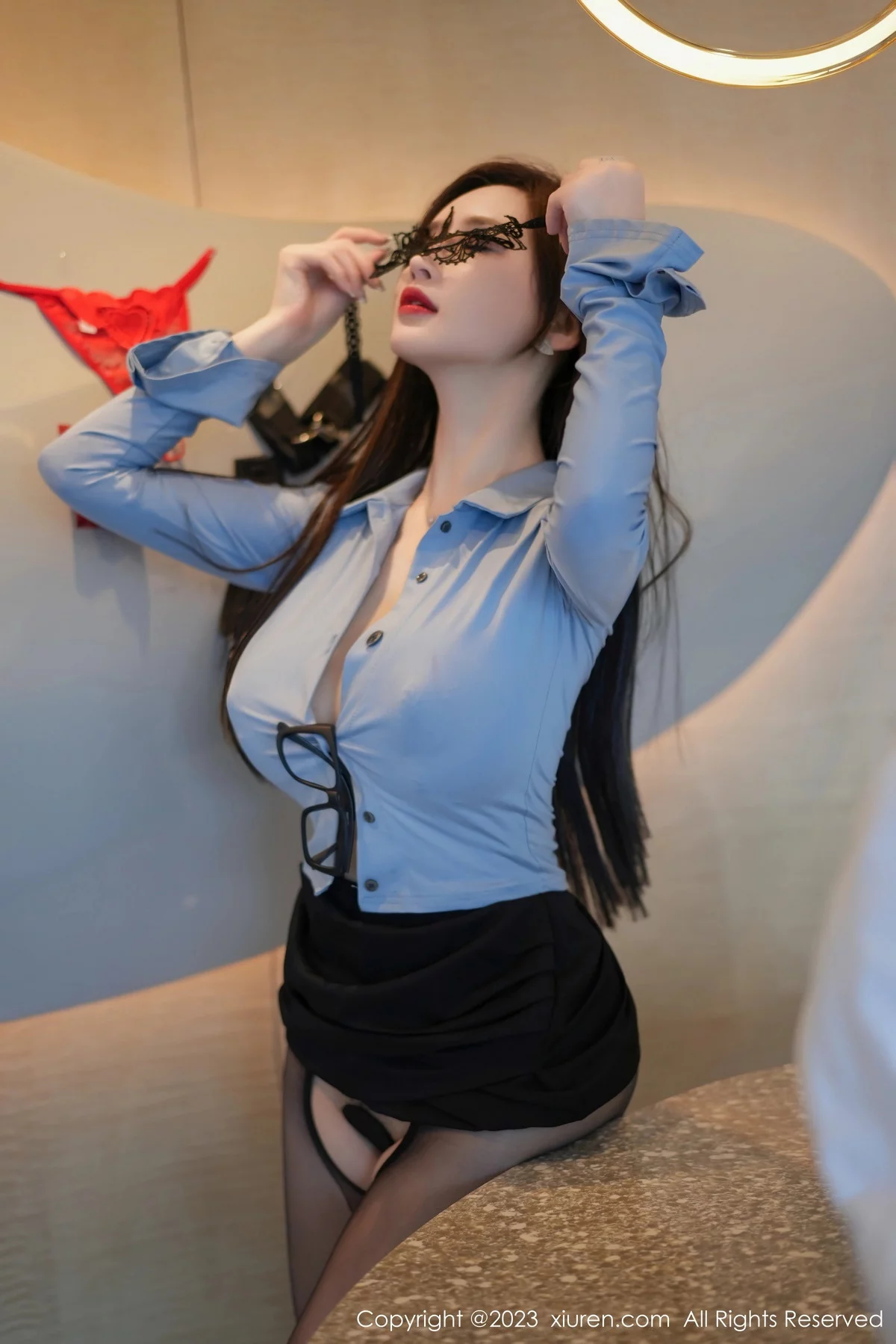 Xgyw.Org_XiuRen第7095期_女神Carol周妍希蓝衬衫配黑短裙露开档黑丝秀翘臀美腿诱惑写真76P