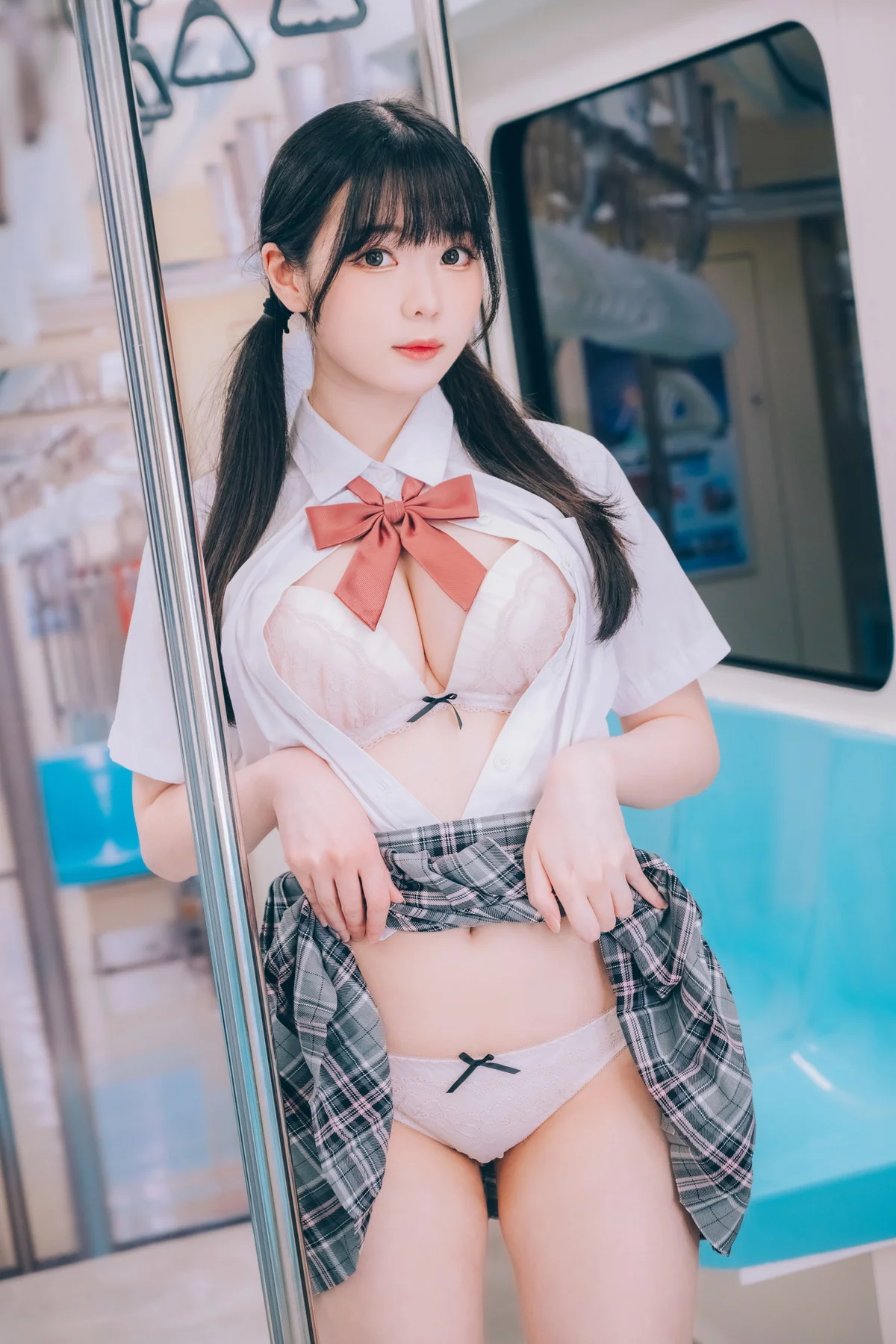 Xgyw.Org_微博妹纸霜月shimo-Tokimeki Metro主题地铁场景黑色内衣秀完美身材诱惑写真100P