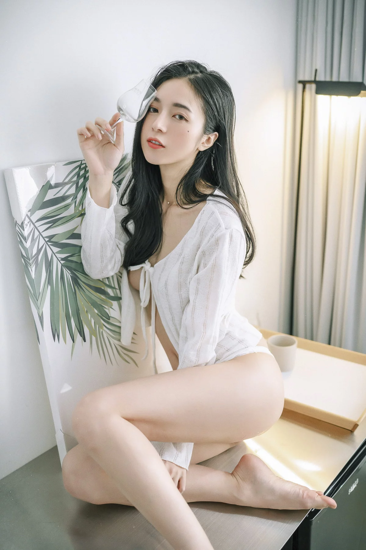 Xgyw.Org_网络美女辰辰小开衫主题私房床上性感白色开衫配白色内裤秀曼妙身姿诱惑写真81P