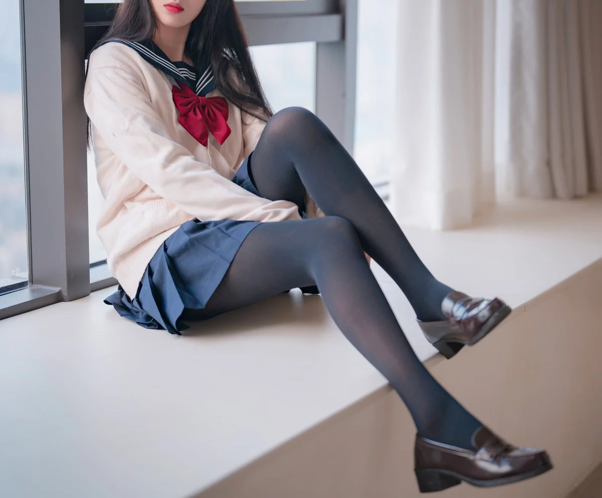 Xgyw.Org_网络美女轩萧学姐JK厚裤袜主题私房性感JK短裙下黑丝裤袜秀美腿迷人写真44P
