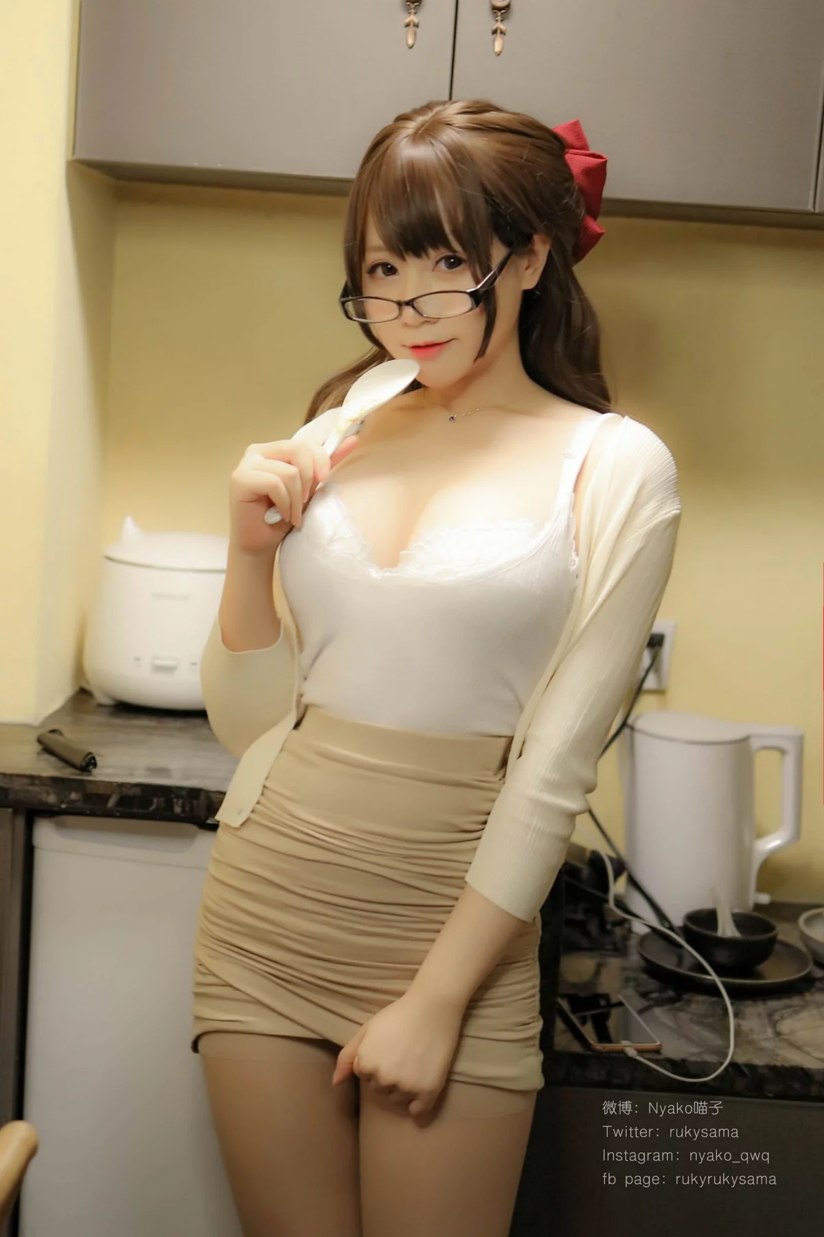 Xgyw.Org_网络美女Nyako喵子束缚人妻主题私房床上性感白色蕾丝内衣配破烂肉丝诱惑写真125P
