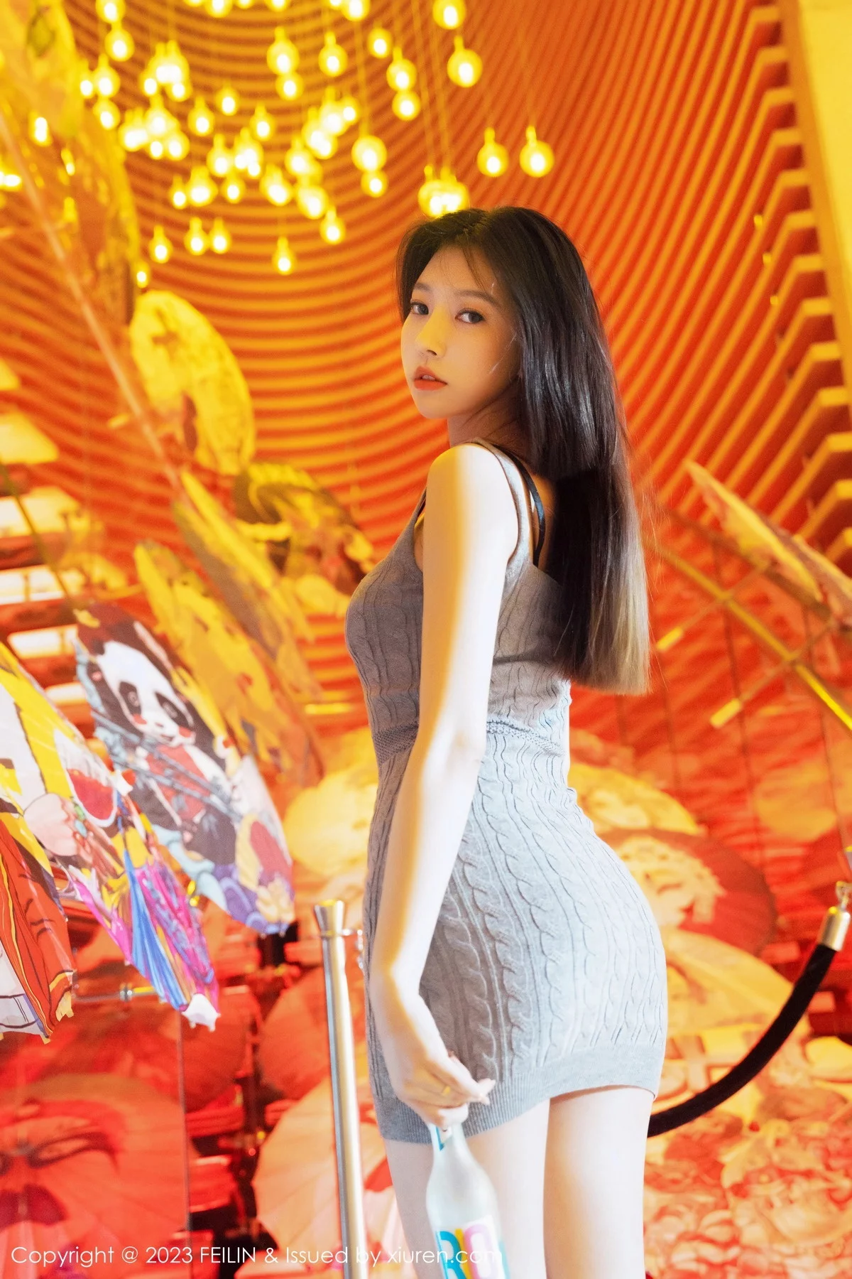 Xgyw.Org_[FeiLin嗲囡囡]VOL.468_女神冯木木LRIS灰色针织背带短裙露性感黑色内衣迷人诱惑写真76P