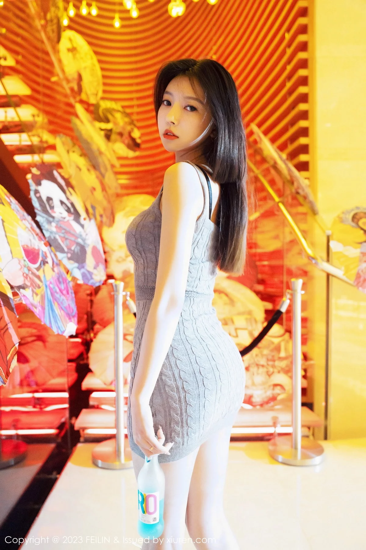 Xgyw.Org_[FeiLin嗲囡囡]VOL.468_女神冯木木LRIS灰色针织背带短裙露性感黑色内衣迷人诱惑写真76P