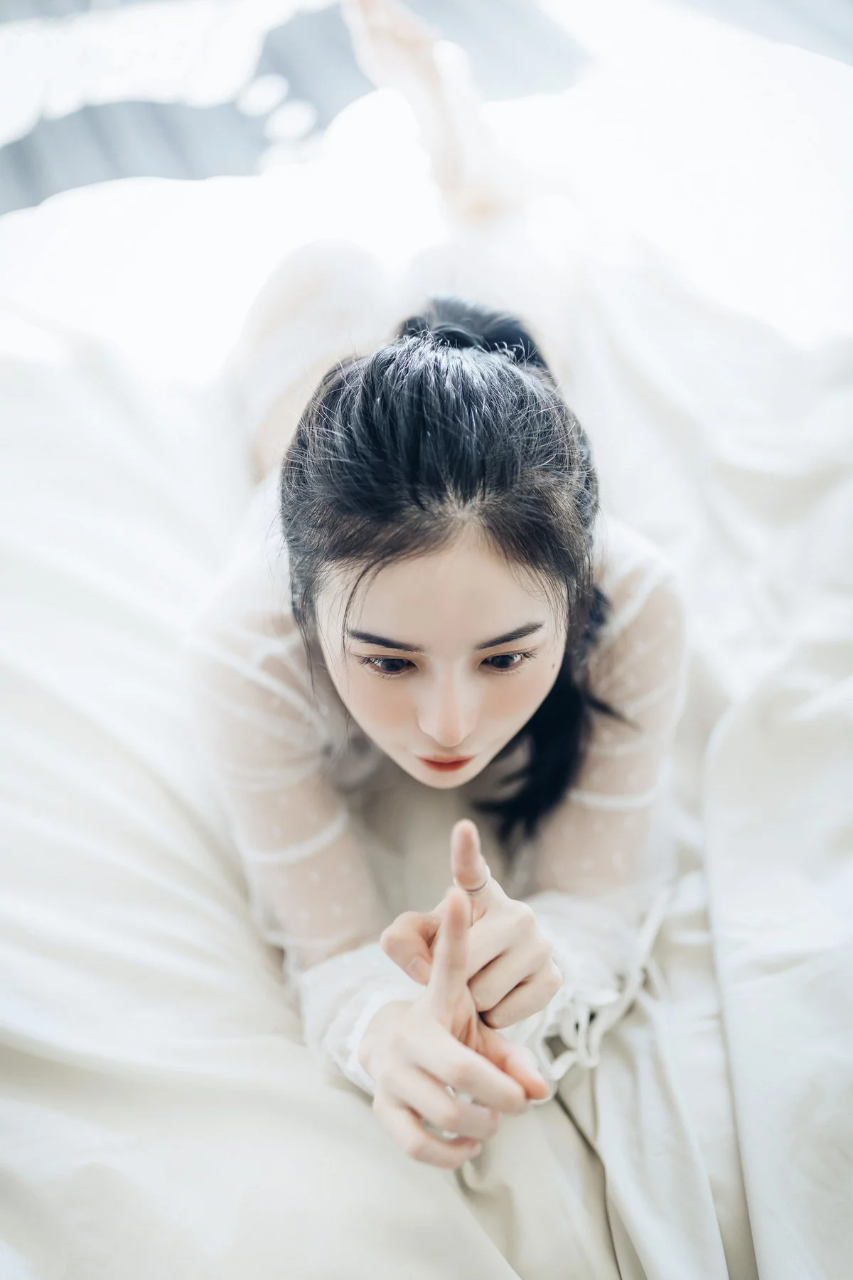 Xgyw.Org_网络美女辰辰不止黑丝主题私房性感红色吊裙+白色薄纱内衣秀完美身材诱惑写真132P