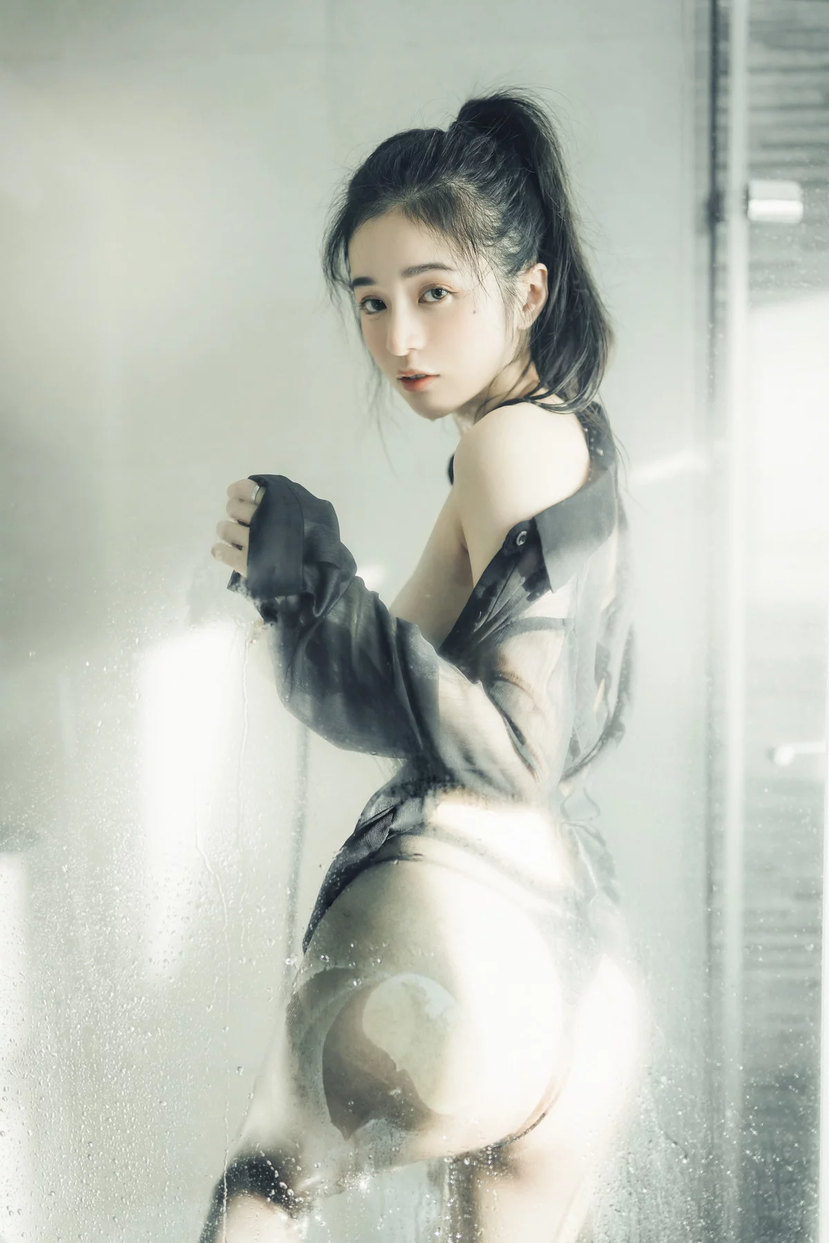 Xgyw.Org_网络美女辰辰不止黑丝主题私房性感红色吊裙+白色薄纱内衣秀完美身材诱惑写真132P