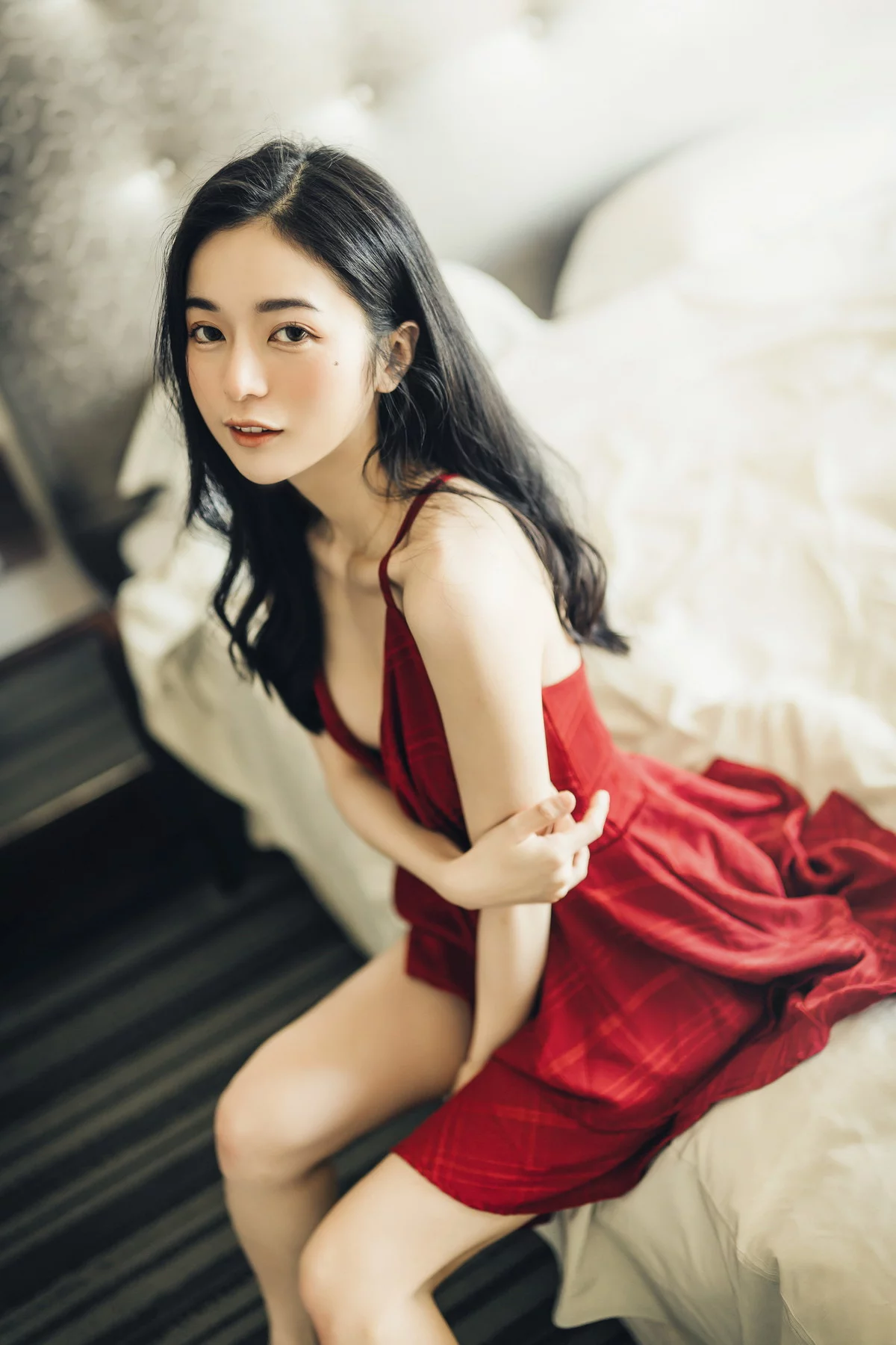 Xgyw.Org_网络美女辰辰不止黑丝主题私房性感红色吊裙+白色薄纱内衣秀完美身材诱惑写真132P