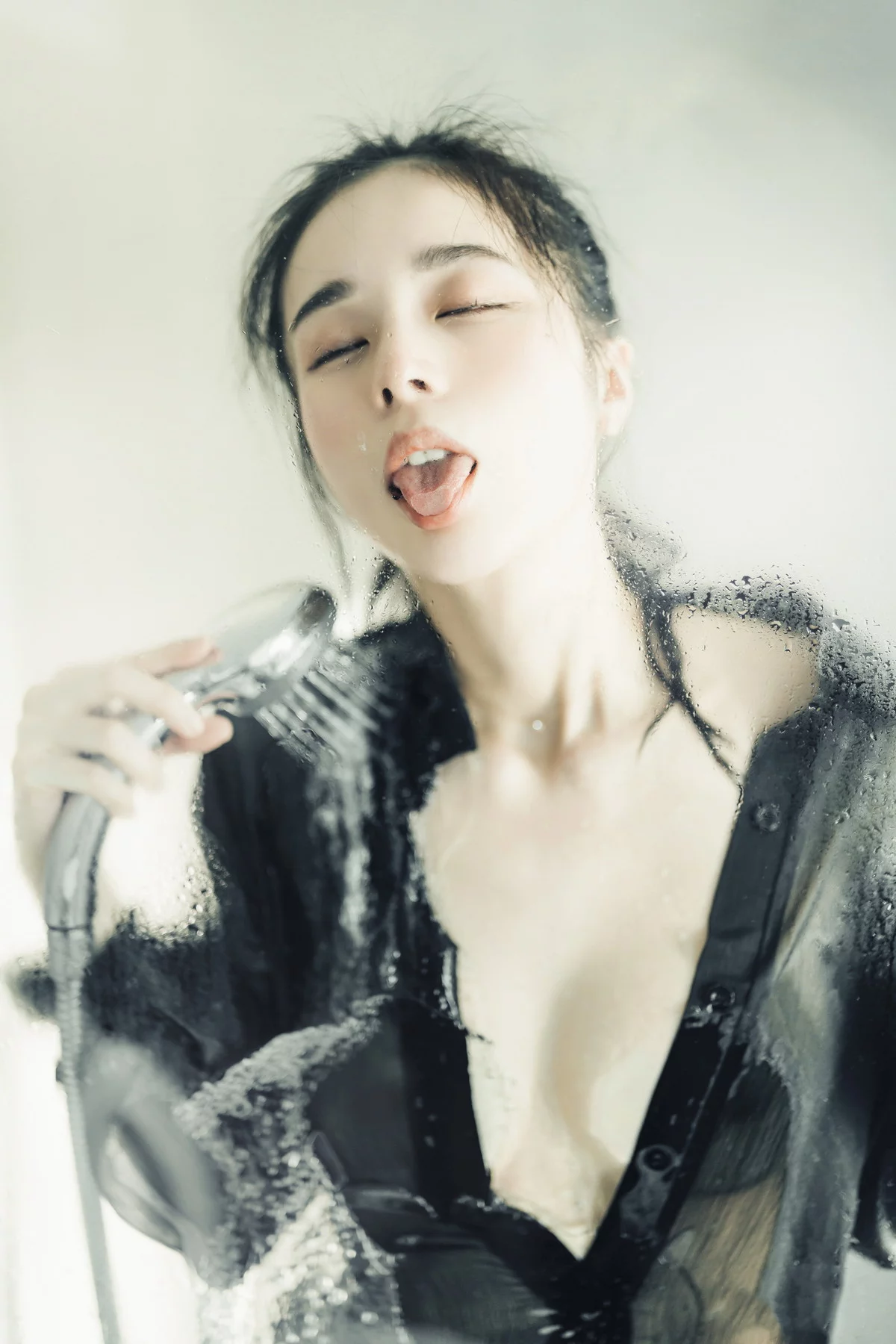Xgyw.Org_网络美女辰辰不止黑丝主题私房性感红色吊裙+白色薄纱内衣秀完美身材诱惑写真132P