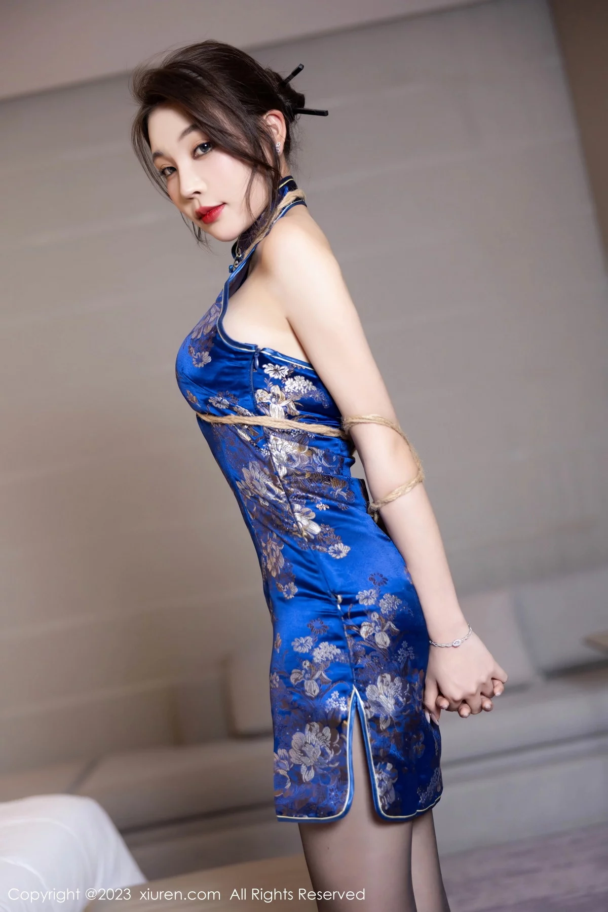 Xgyw.Org_XiuRen第7453期_女神徐莉芝Booty蓝色旗袍服饰+黑色情趣服秀曼妙身姿诱惑写真91P