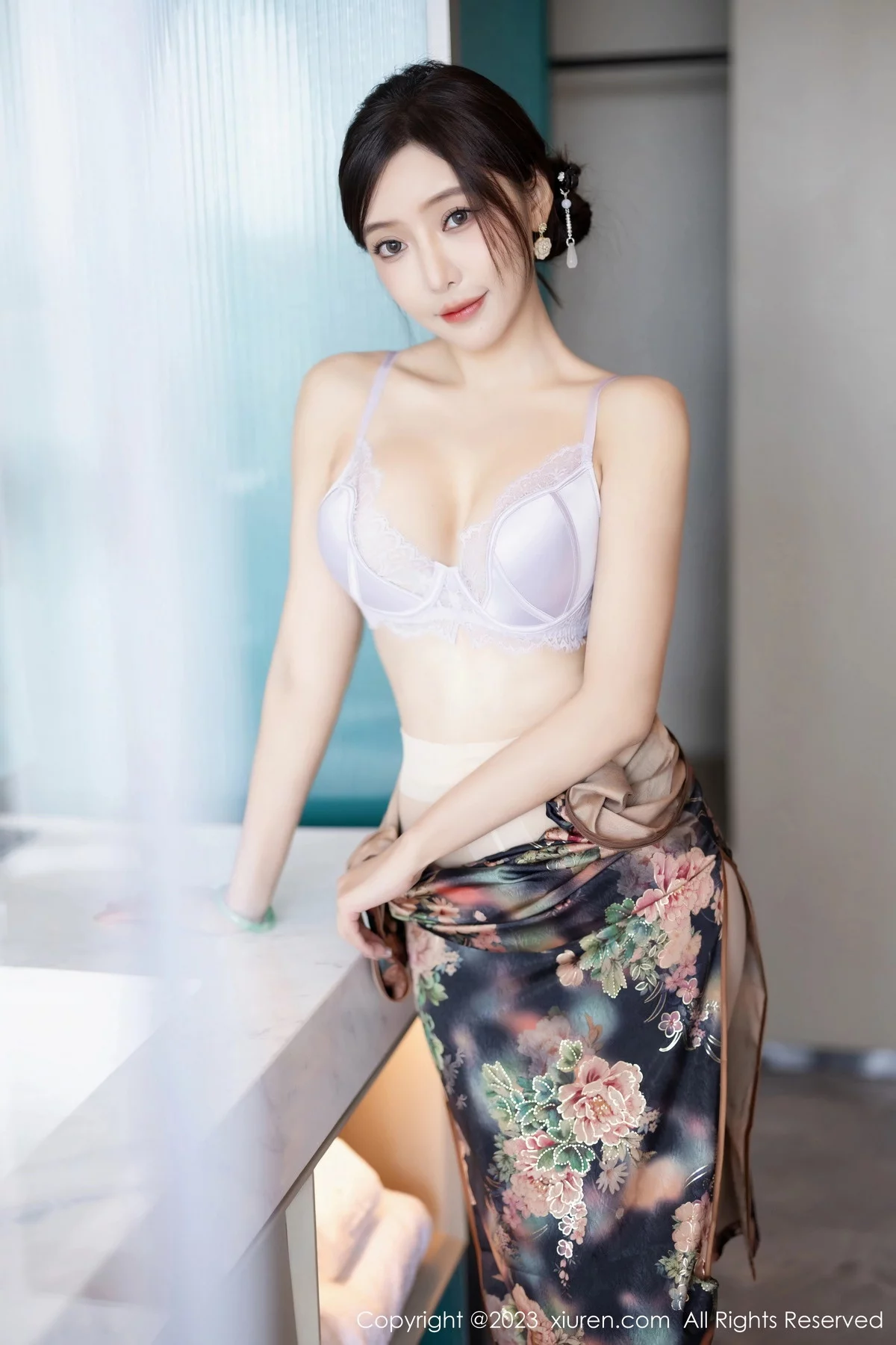 Xgyw.Org_XiuRen第7495期_女神王馨瑶yanni性感花纹旗袍露淡紫色内衣配开档肉丝诱惑写真81P