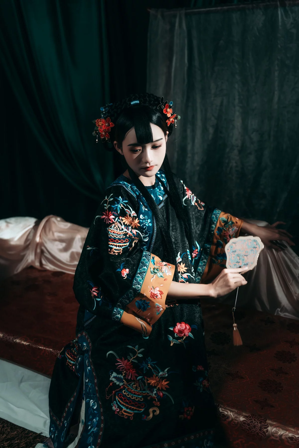 Xgyw.Org_Coser美女兔子Zzz不吃胡萝卜清汉女主题性感大清格格长裙服秀苗条身材迷人写真41P