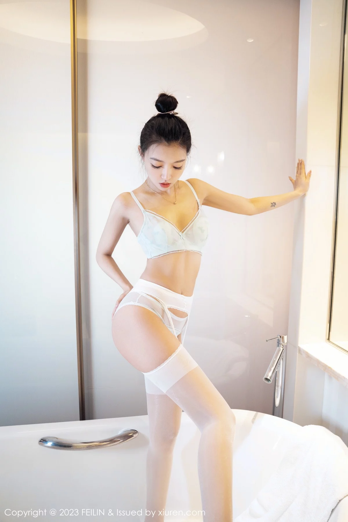 Xgyw.Org_[FeiLin嗲囡囡]VOL.470_女神冯木木LRIS私房浴室性感白色内衣配白丝吊袜迷人诱惑写真71P