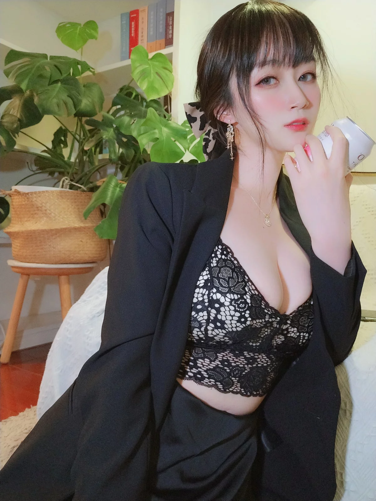 Xgyw.Org_Coser小姐姐白银酒后女秘书主题黑色制服露性感黑色蕾丝内衣秀丰满身材诱惑写真70P